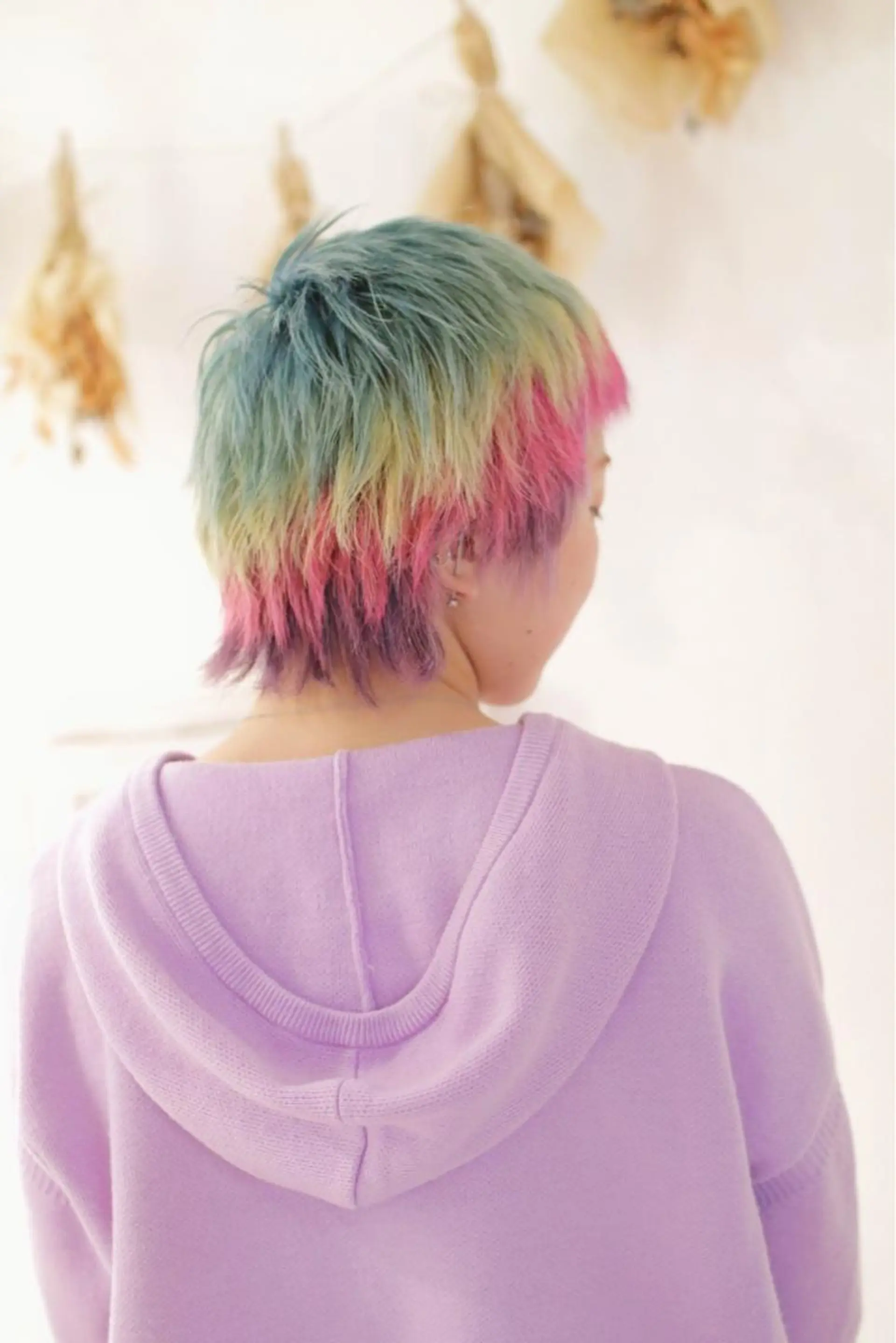 ショート カラー パーマ ヘアアレンジ 推し活専用 【派手髪】飯野ゆかりのヘアスタイル