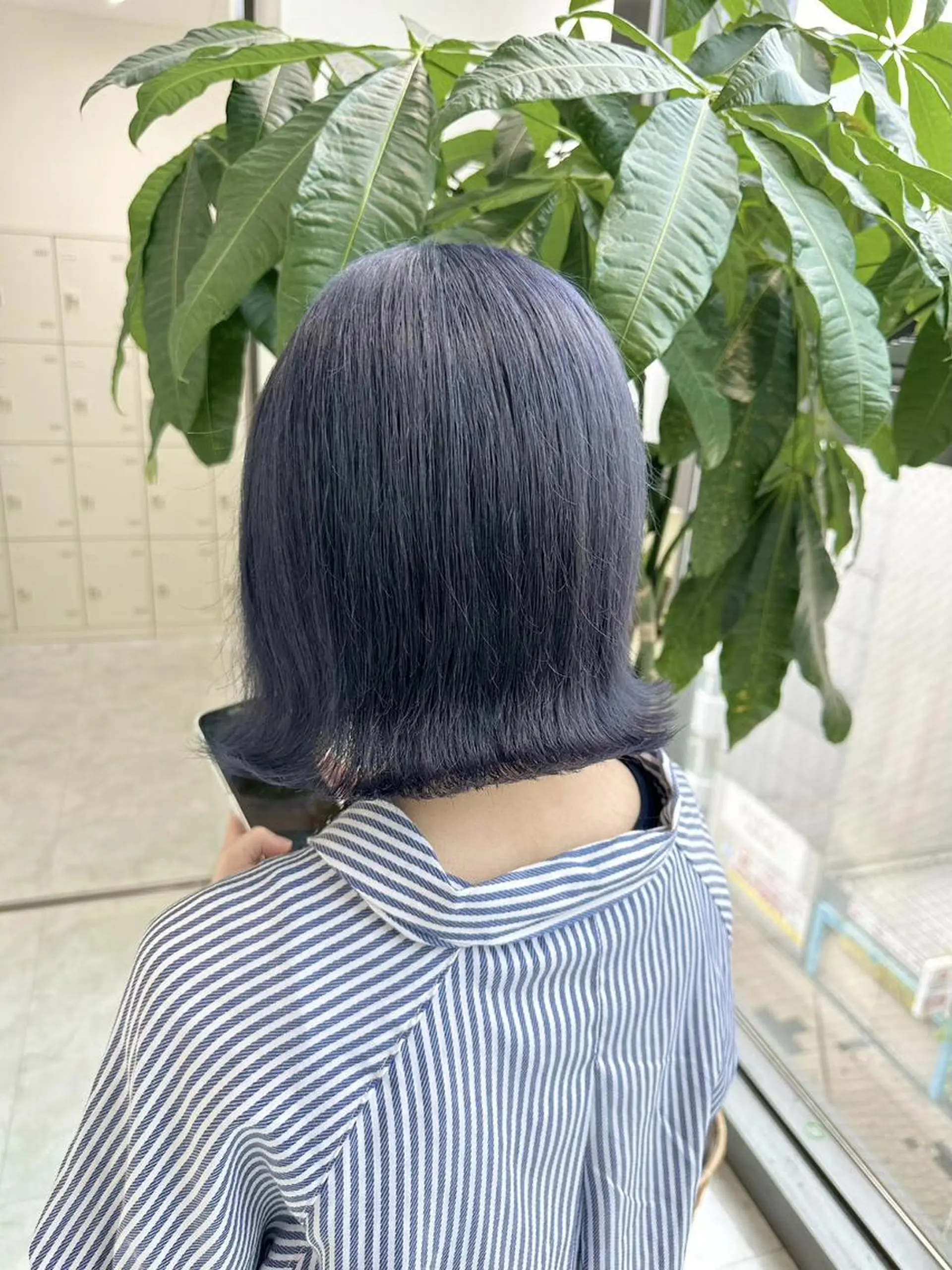 セミロング ヘアカラー トリートメント 🤍ハイトーン寒色 🤍MADOKAのヘアスタイル