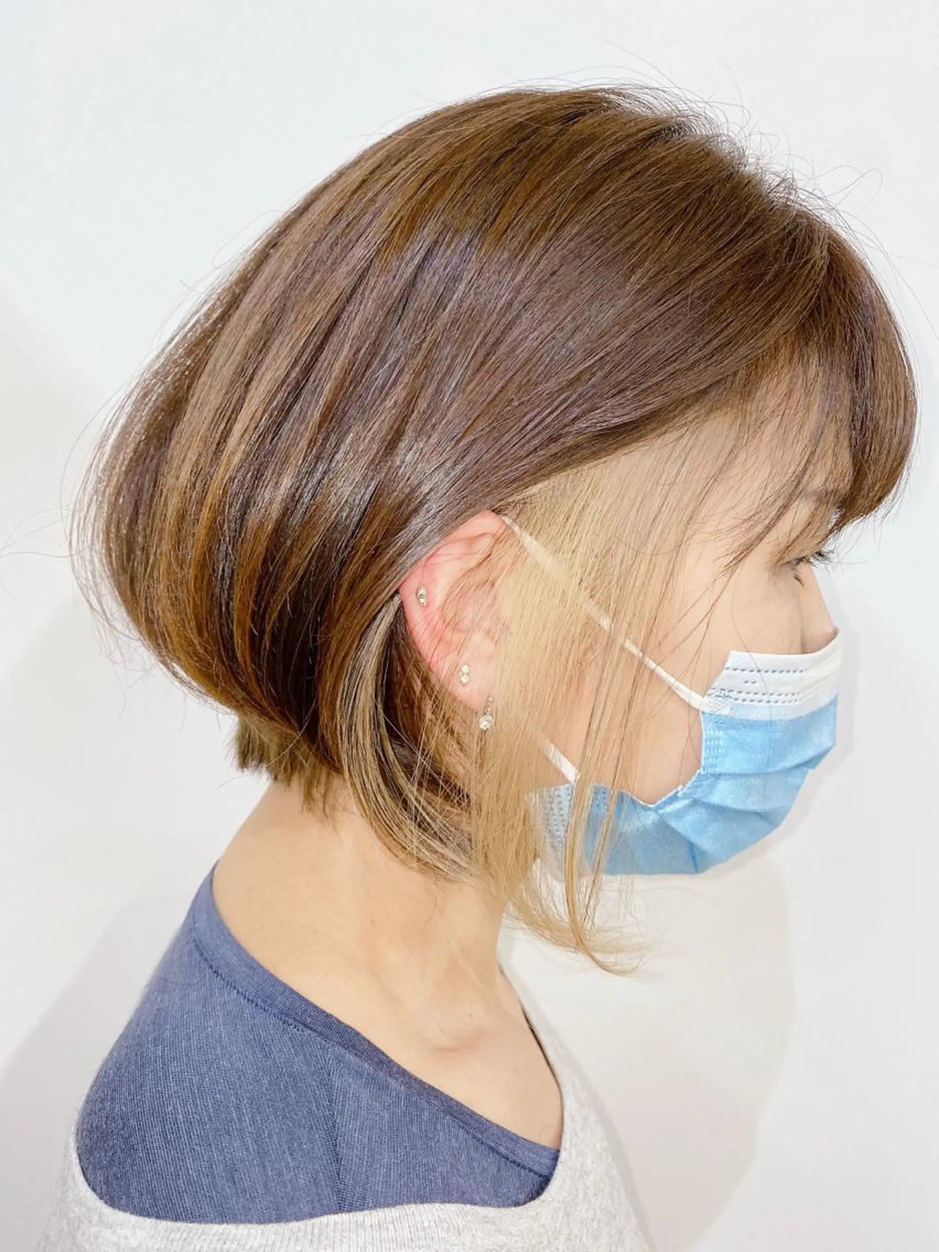 ミディアム カラー ブリーチ 抜きっぱなしブロンド ブロンド イヤリングカラー BRAS ナカガワのヘアスタイル