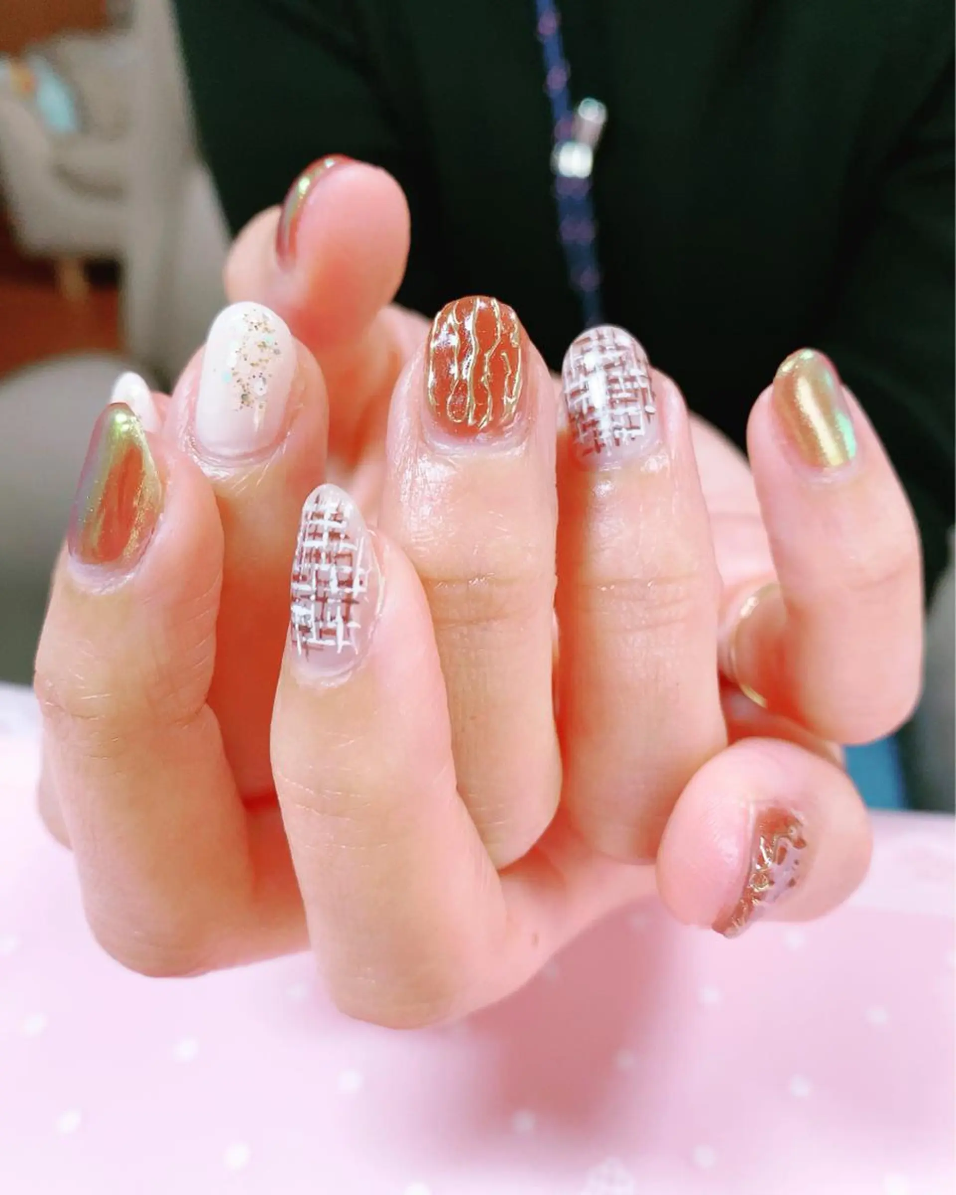 ネイル アートネイル ブラウン ミラーネイル ツイードネイル マジョリカ ブルーのネイルデザイン