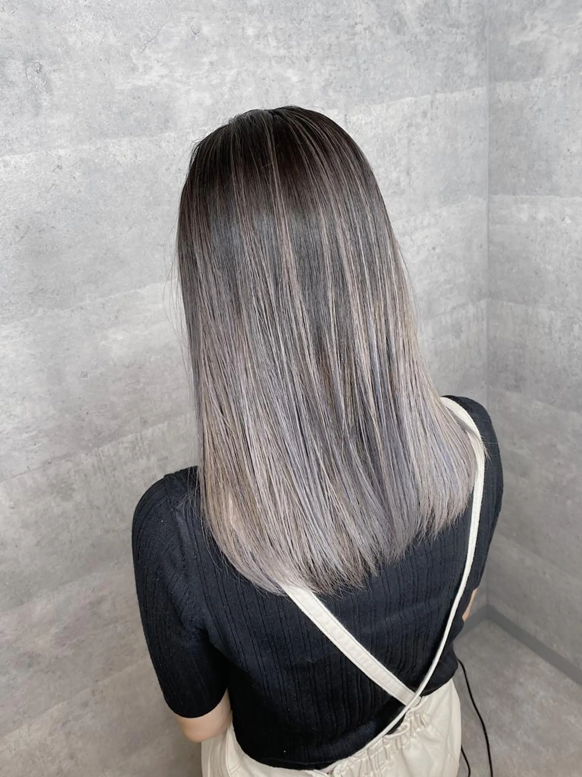 ミディアム カラー _WHITE 天王寺のヘアスタイル