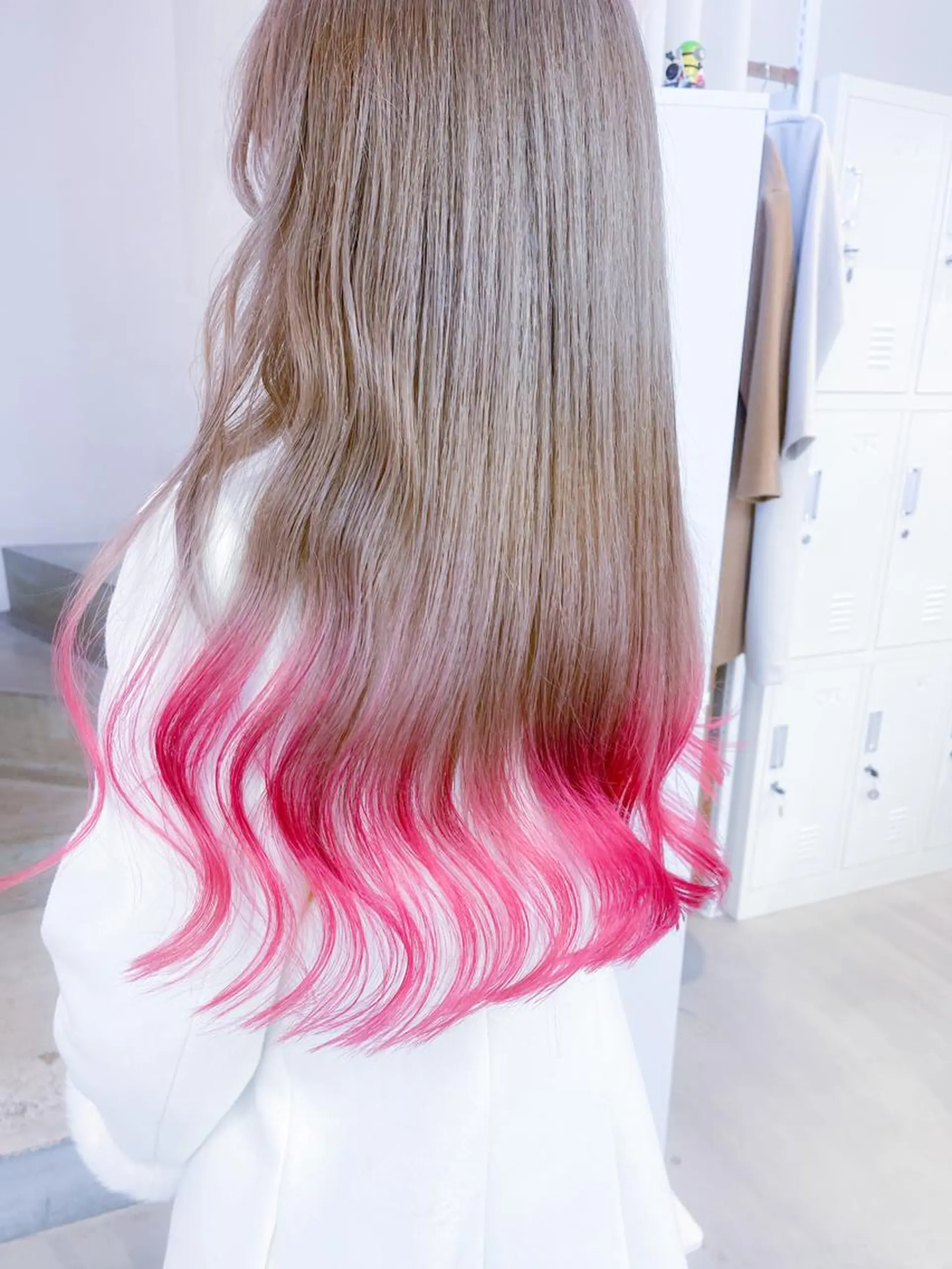 ロング カラー ブリーチ エドルカラー グラデーションカラー イルミナカラー ロング カット ヘアカラー BOX mico.のヘアスタイル