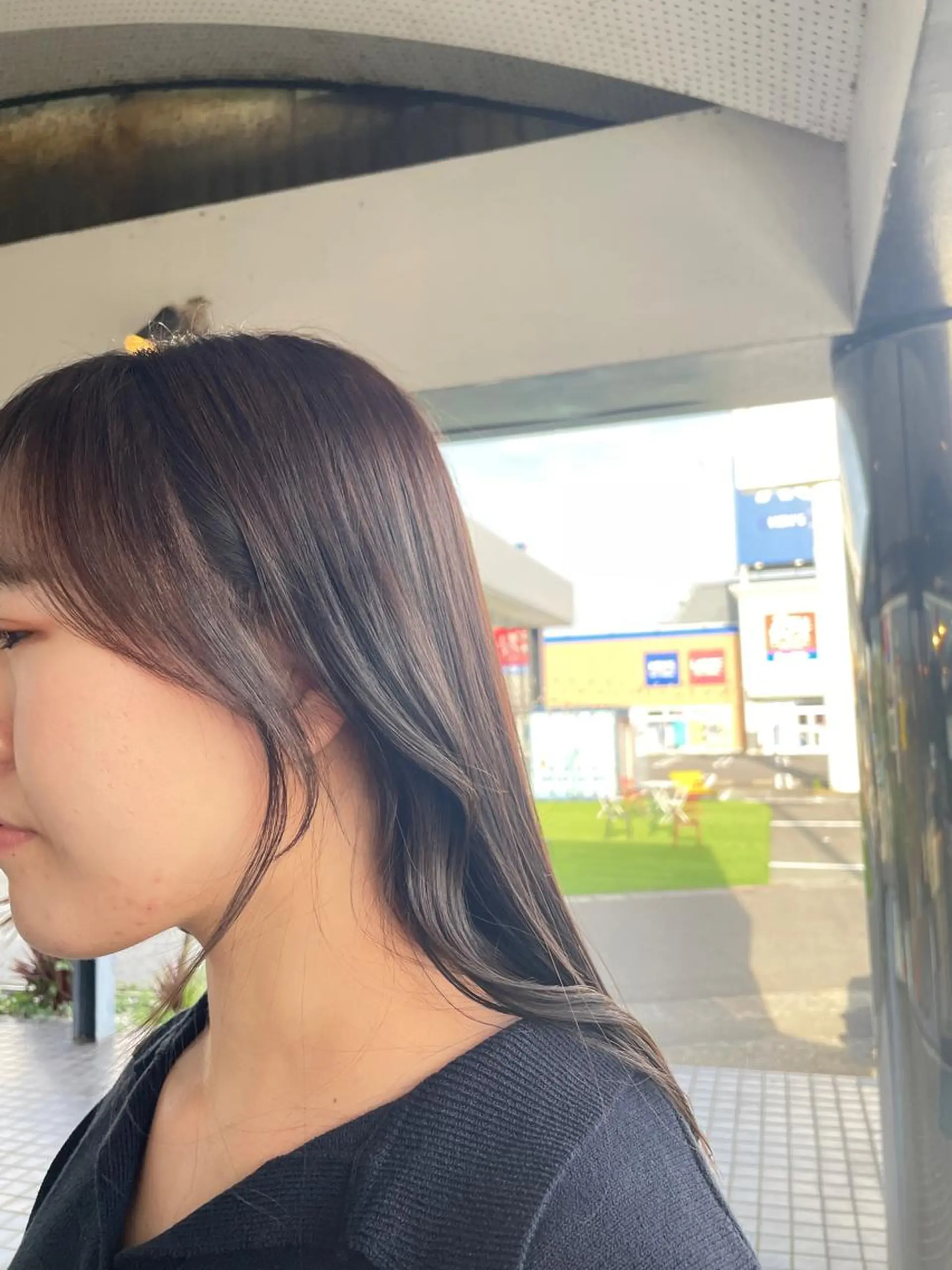 ミディアム 顔まわりレイヤー レイヤーカット マキノ キョウカのヘアスタイル