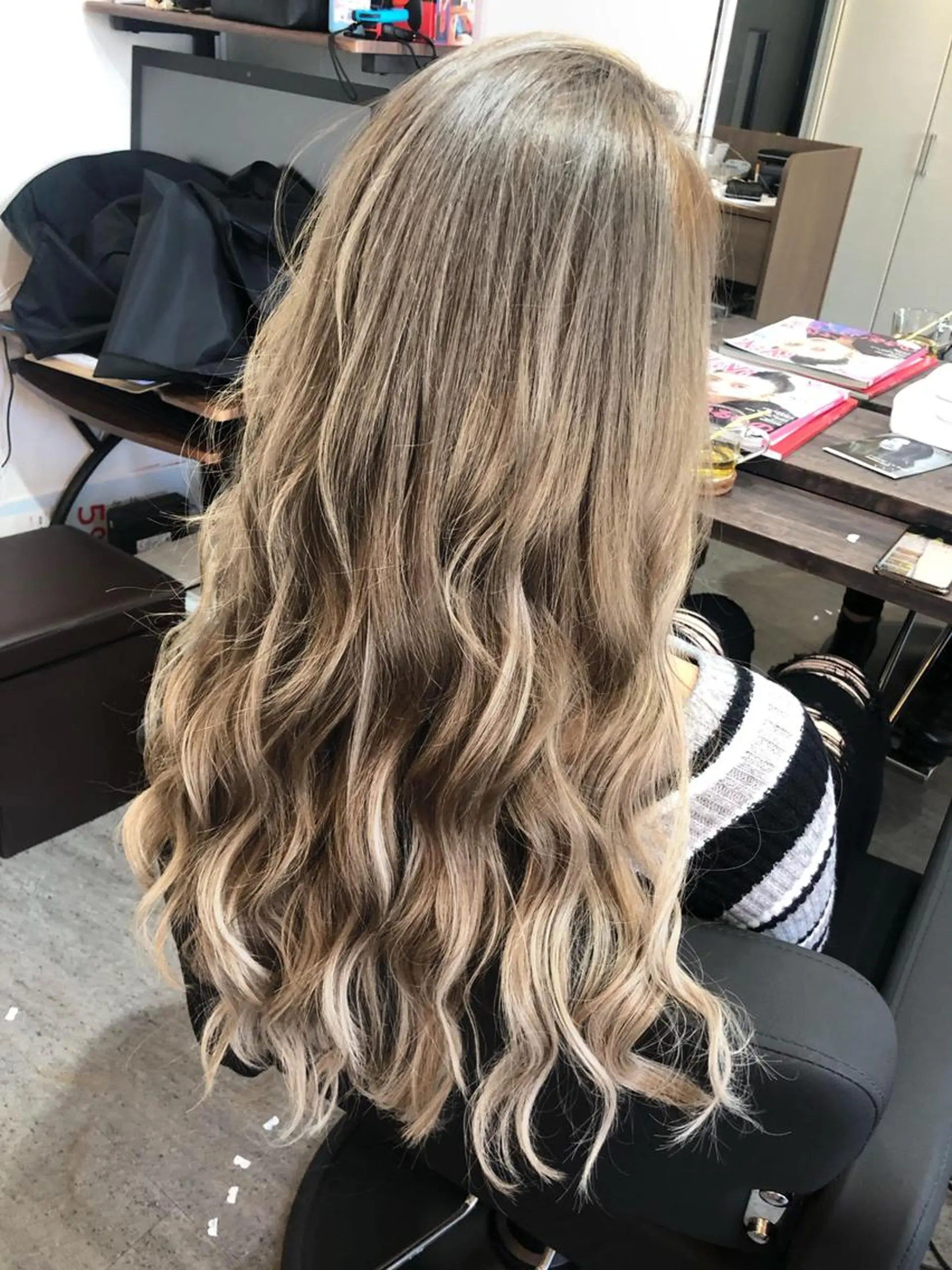 セミロング LANI NAKAZAKIのヘアスタイル