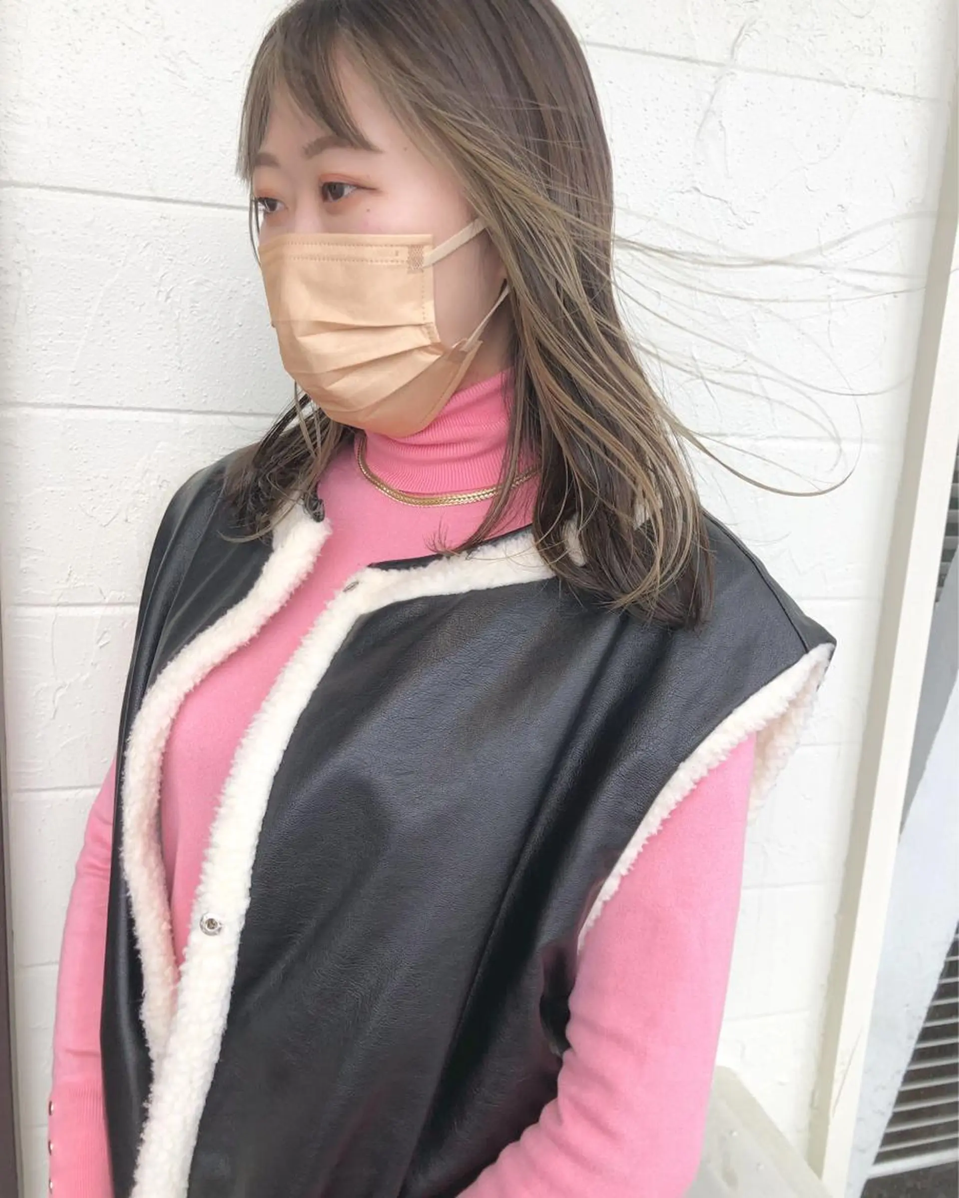 カラー ベージュカラー インナーカラー シルバー シルバーベージュ カット ヘアカラー トリートメント 江原 彩華のヘアスタイル