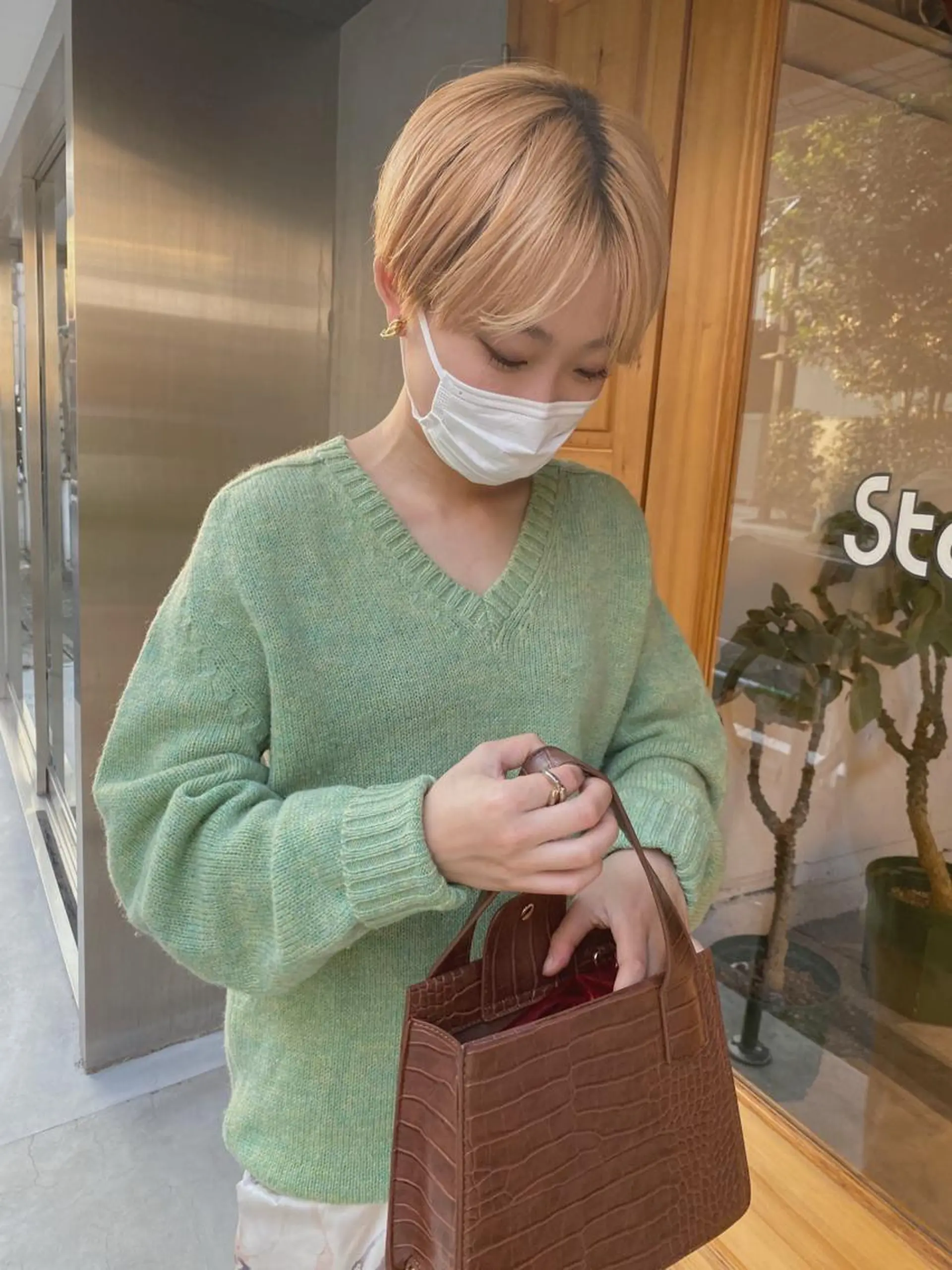 ショート カラー ヘアアレンジ ベージュカラー ハイトーンカラー ハイトーンベージュ ショートヘア カット ヘアカラー トリートメント ニュアンスヘア🌔 nanakoのヘアスタイル