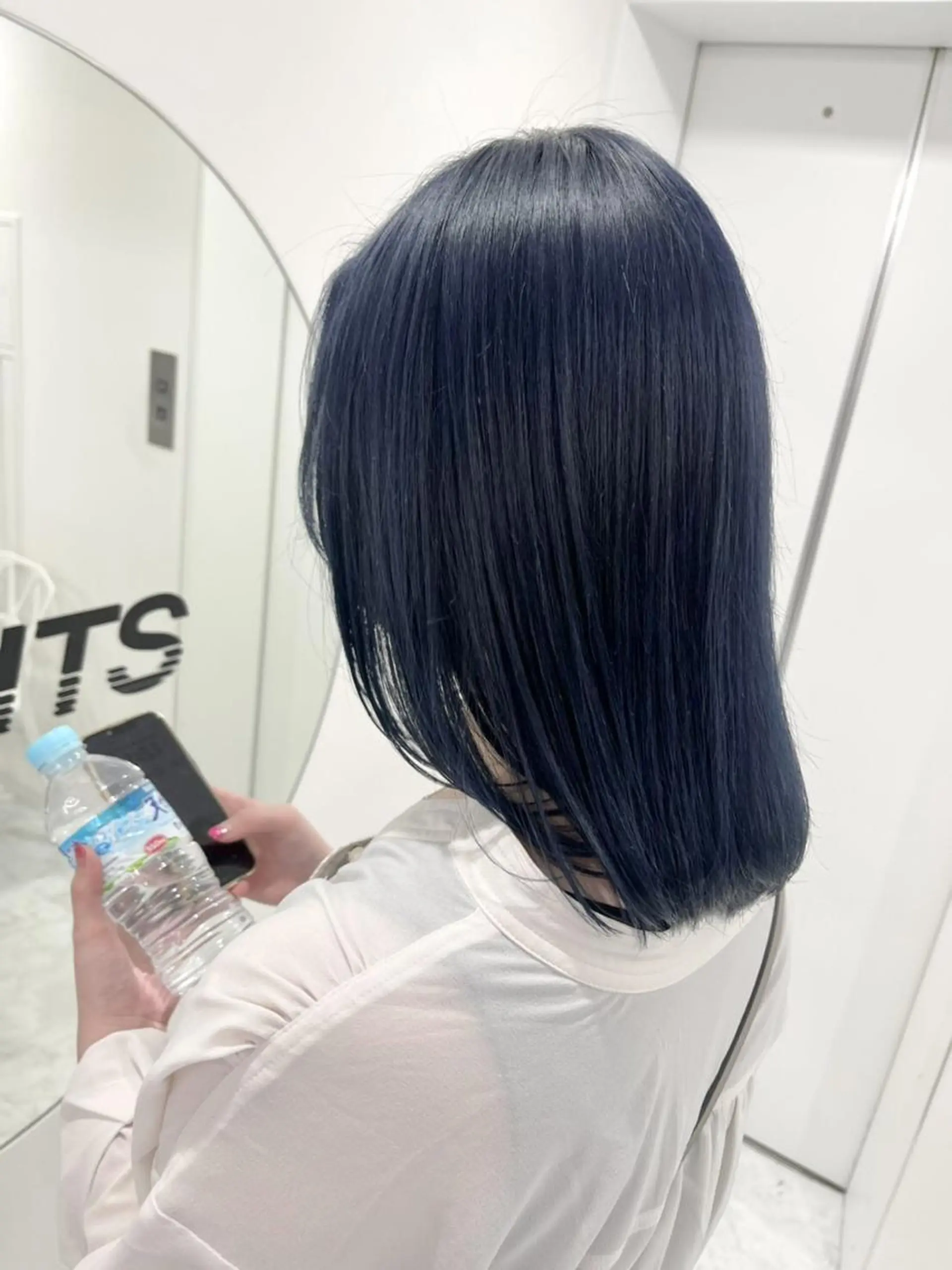 セミロング ヘアカラー トリートメント 🤍ハイトーン寒色 🤍MADOKAのヘアスタイル