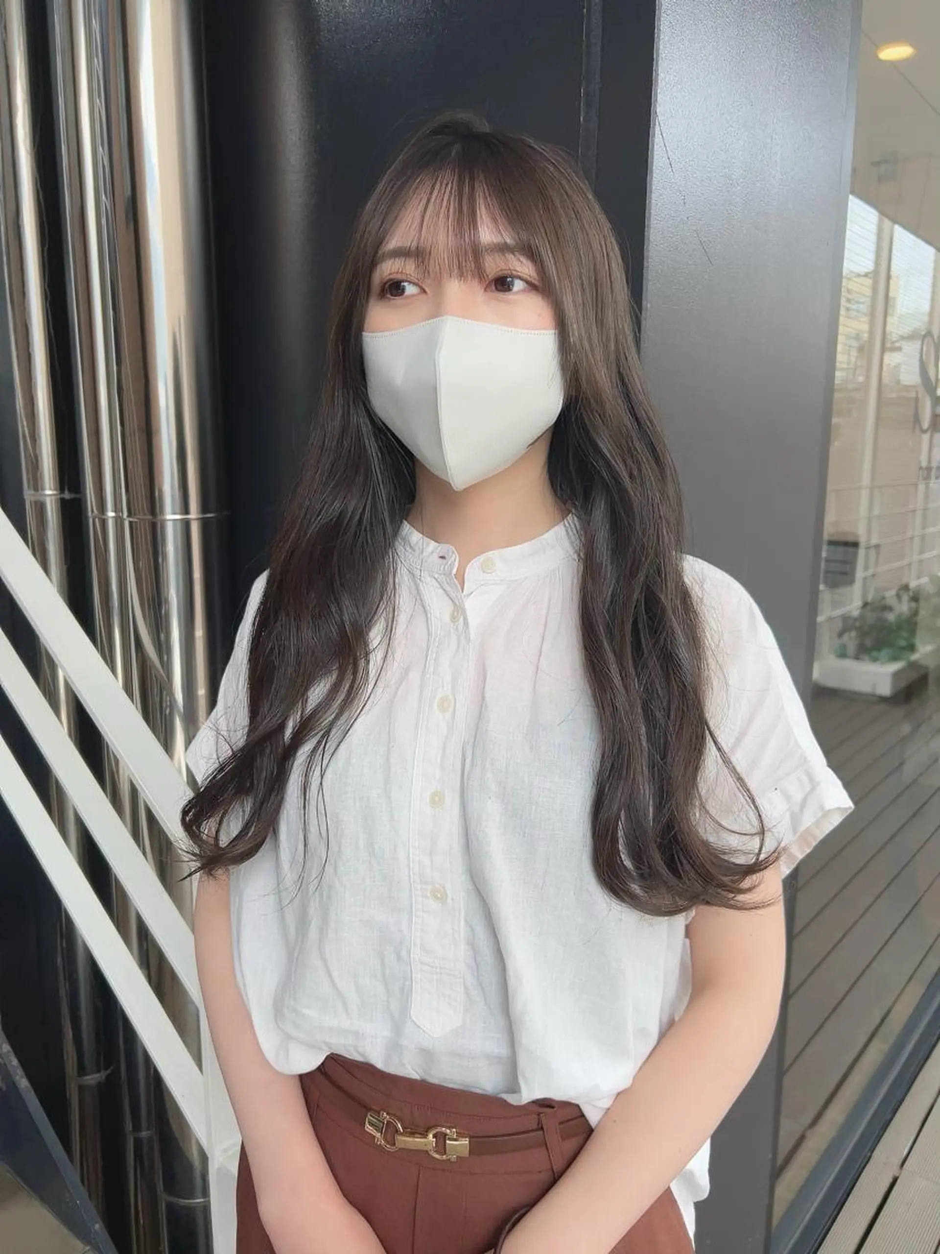 ロング 韓国🇰🇷レイヤー カットオリーブカラーのヘアスタイル