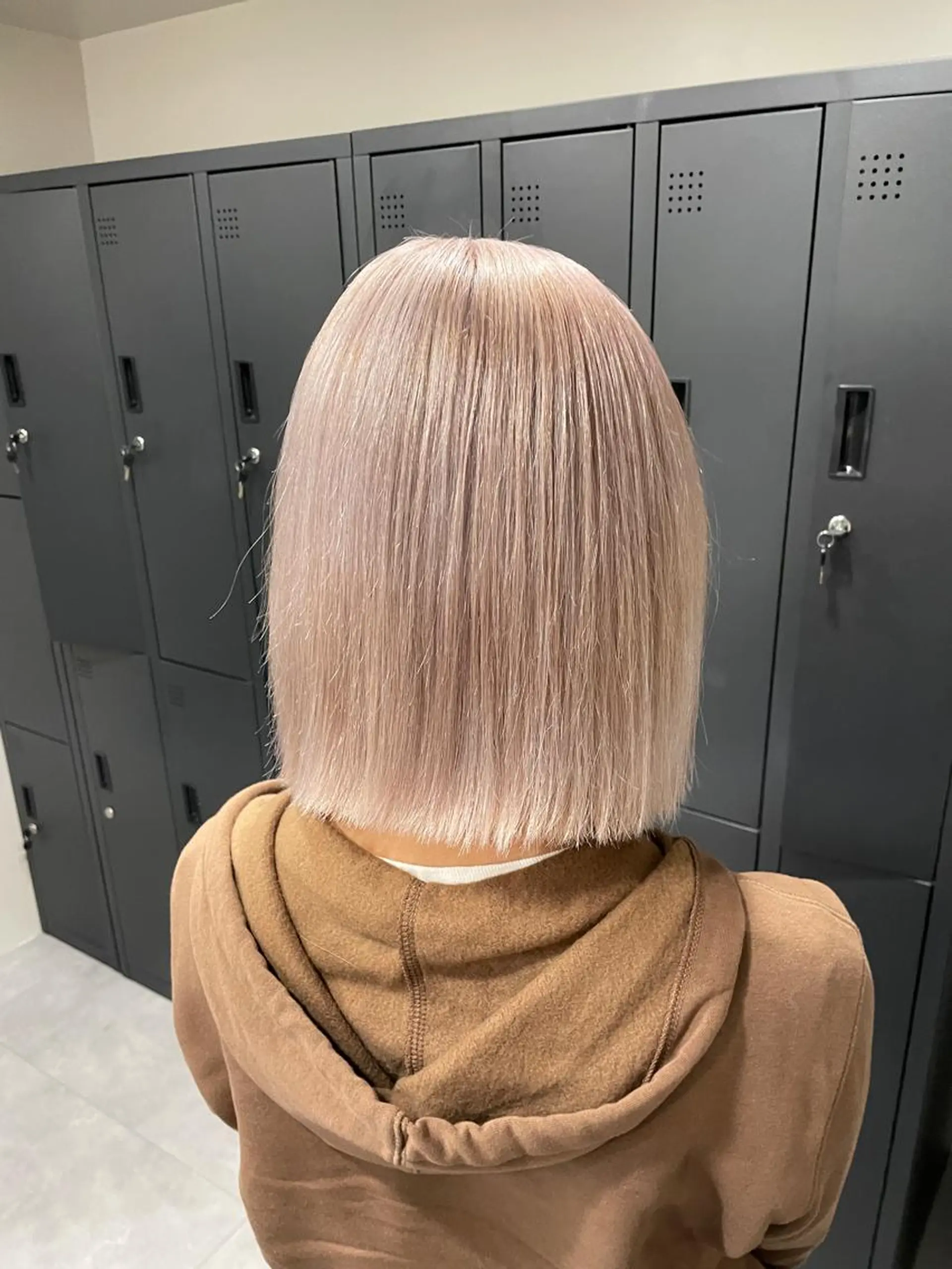 ミディアム カラー ヘアカラー トリートメント 切りっぱなしボブ レイヤー/縮毛矯正のヘアスタイル