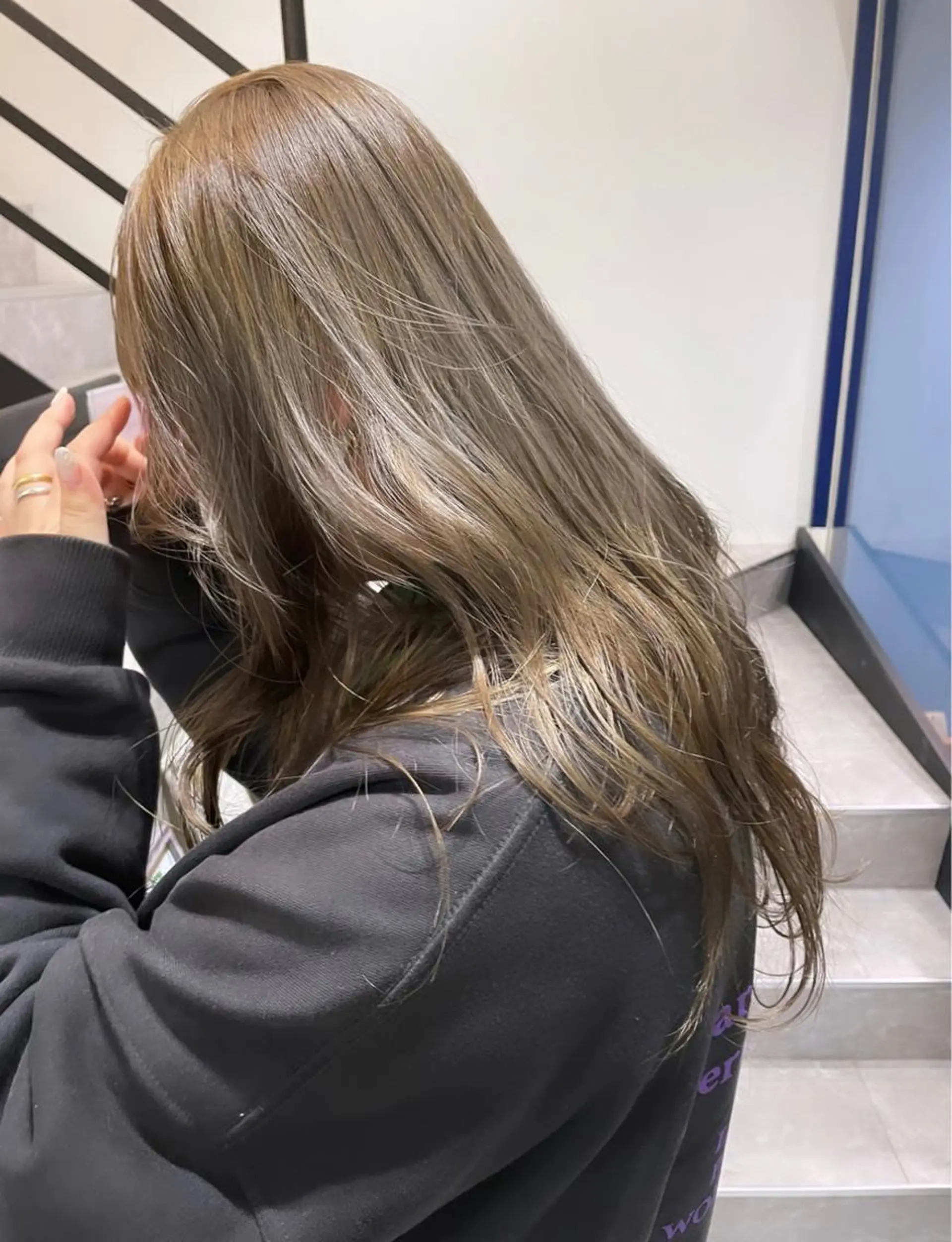 ロング カラー ベージュカラー シアーベージュ カット ヘアカラー トリートメント volta∞knot所属・狩野 羅夢のヘアスタイル