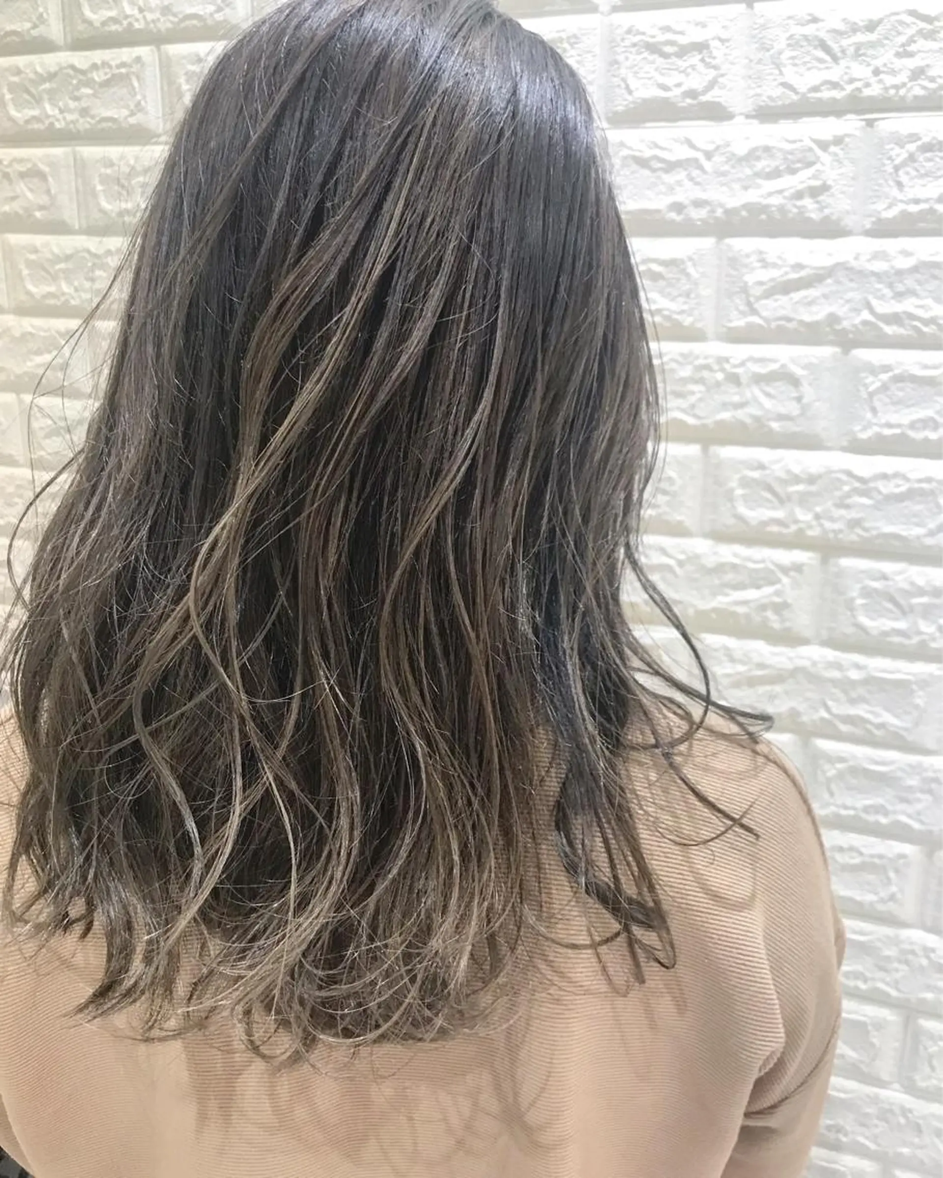 ミディアム カラー ハイライトカラー ハイライト カット ヘアカラー トリートメント ナガイ ユウキのヘアスタイル