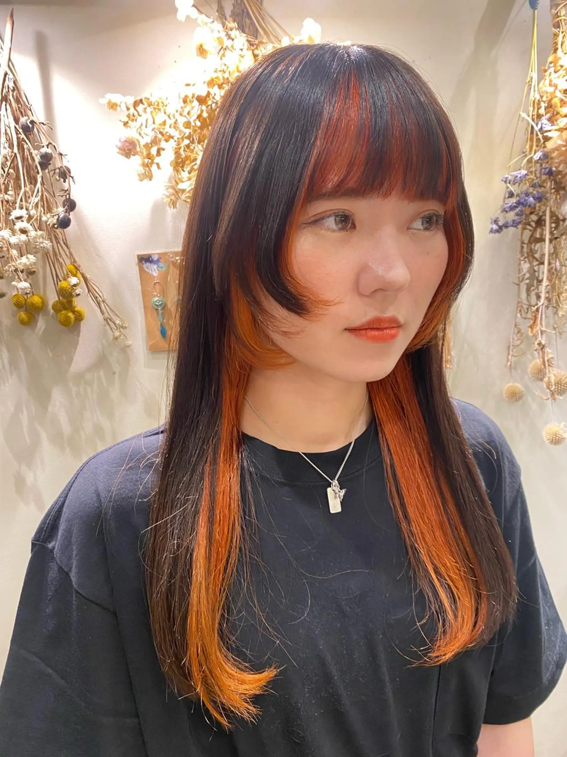 ロング カラー グレージュ インナーカラー オレンジ non .のヘアスタイル
