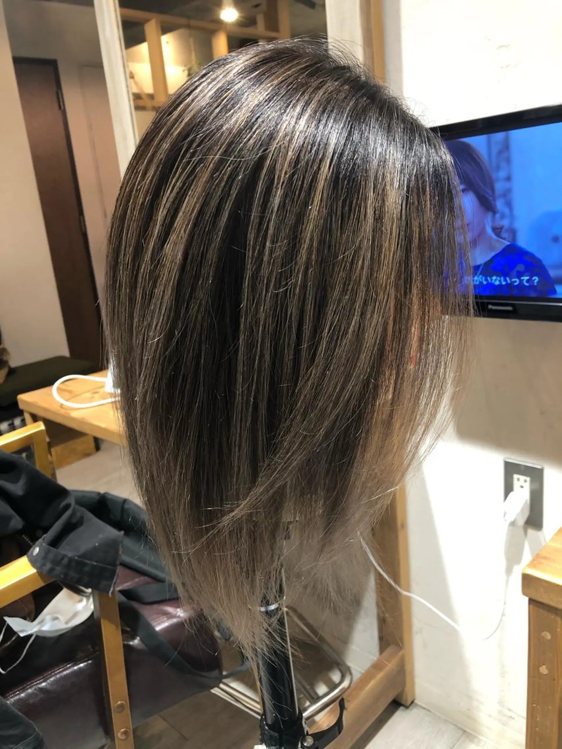 セミロング 🌈外国風ハイライト こうたろうのヘアスタイル