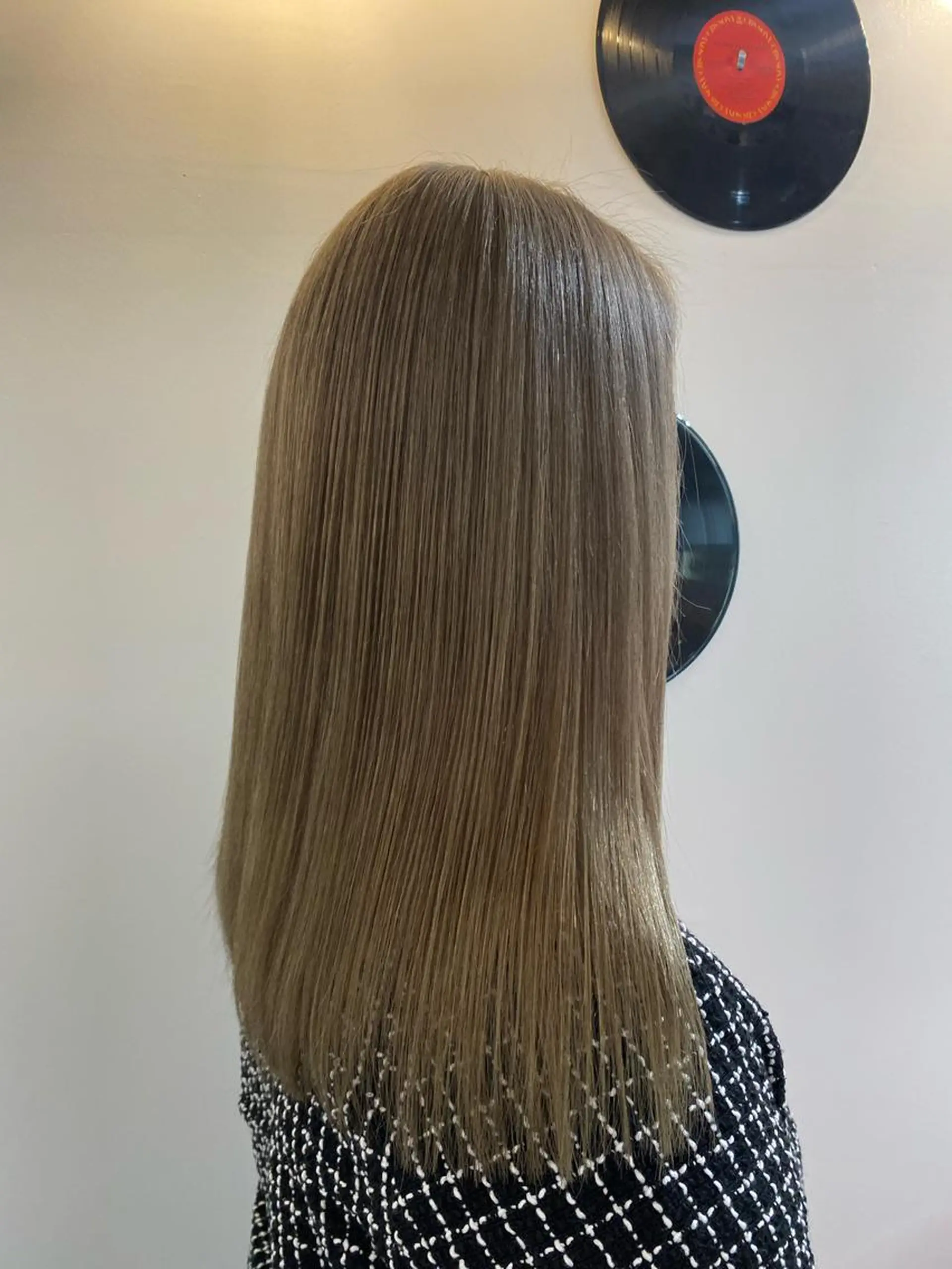 ミディアム aoi ♡グレージュ ・ベージュカラーのヘアスタイル