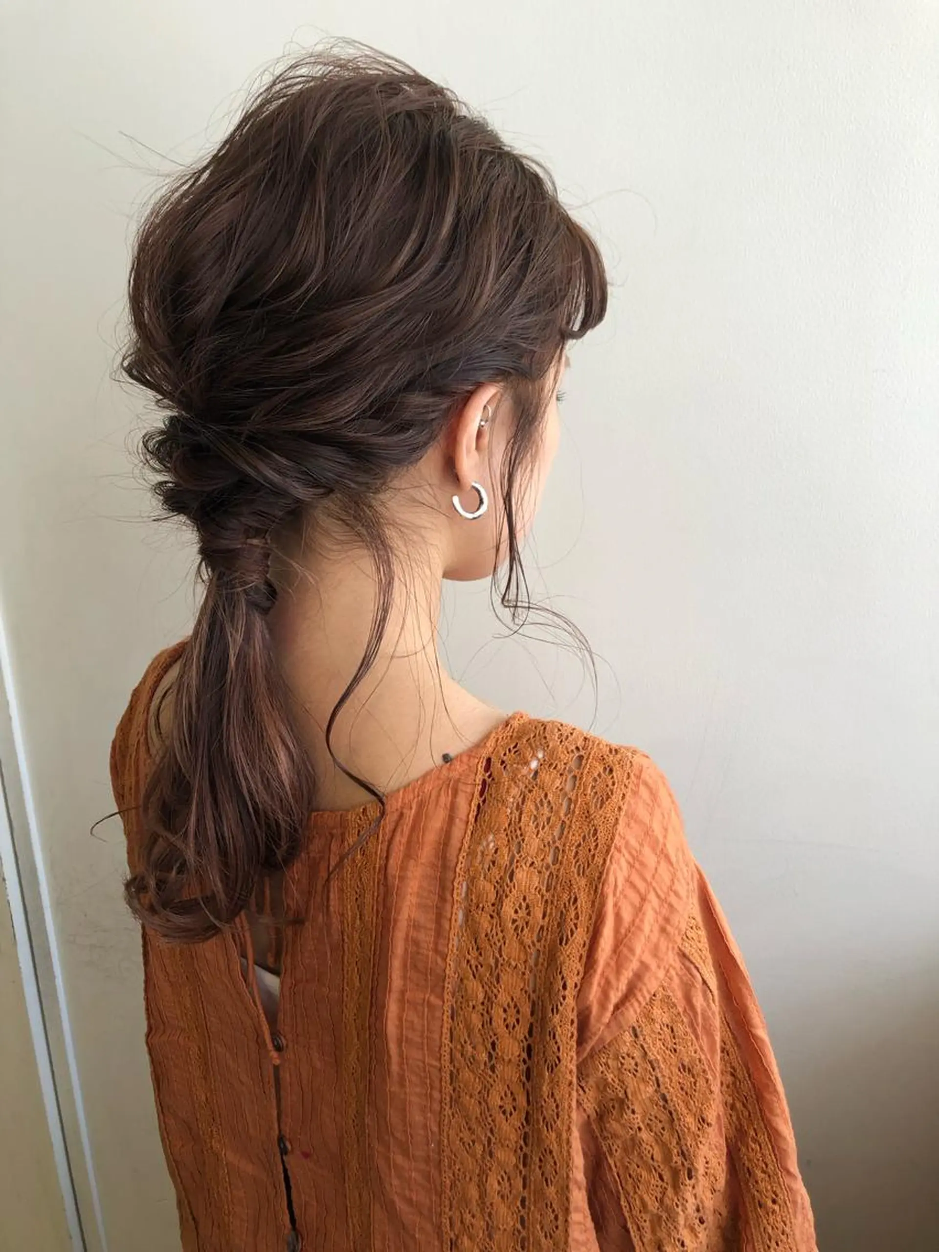 セミロング カラー ヘアアレンジ MIOベージュカラー 柔らかいカラーのヘアスタイル