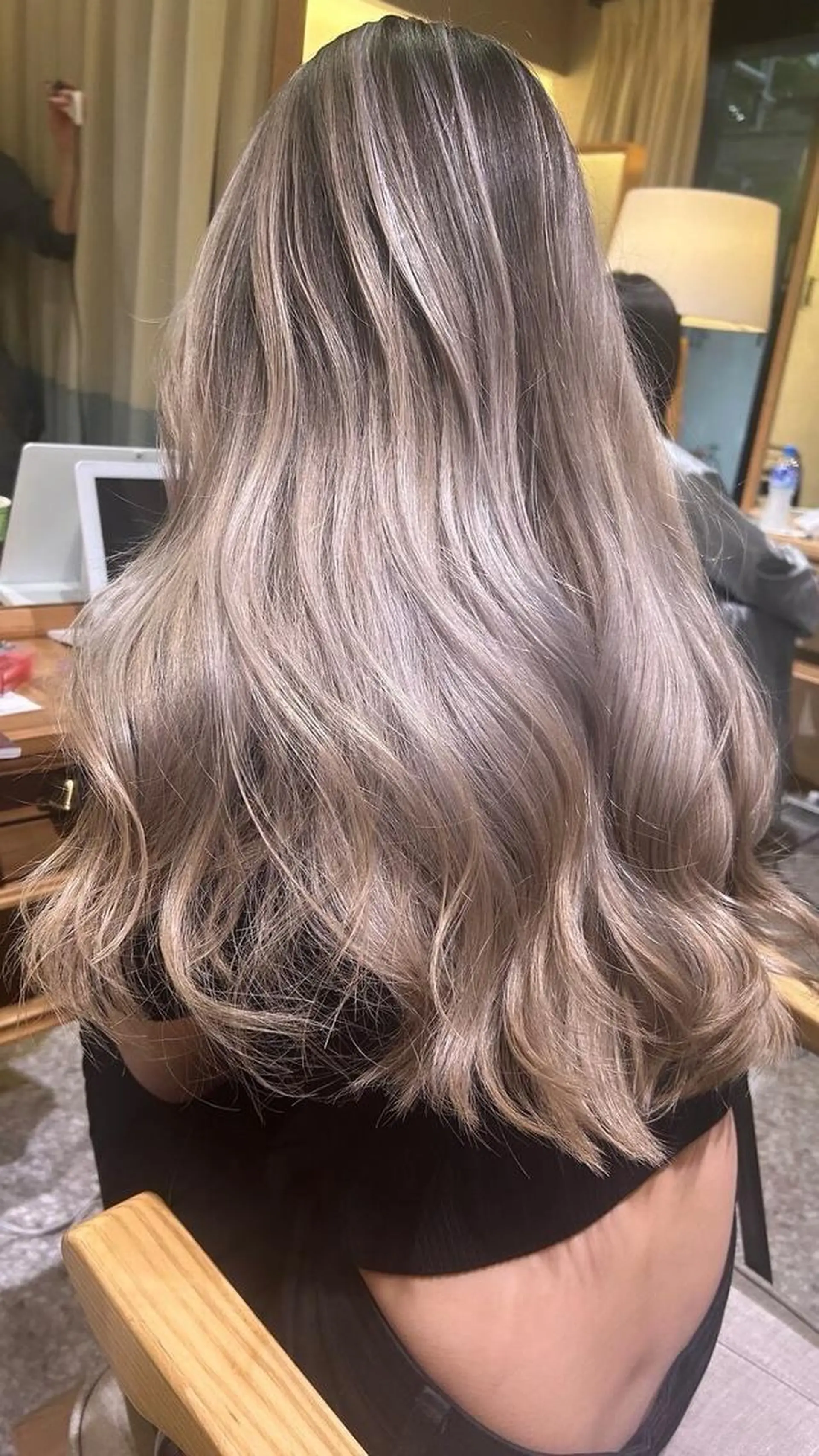 ロング ハイライト 髪質改善 韓国風ヘア レイヤーカット 小顔カット TIGRE for hairのヘアスタイル