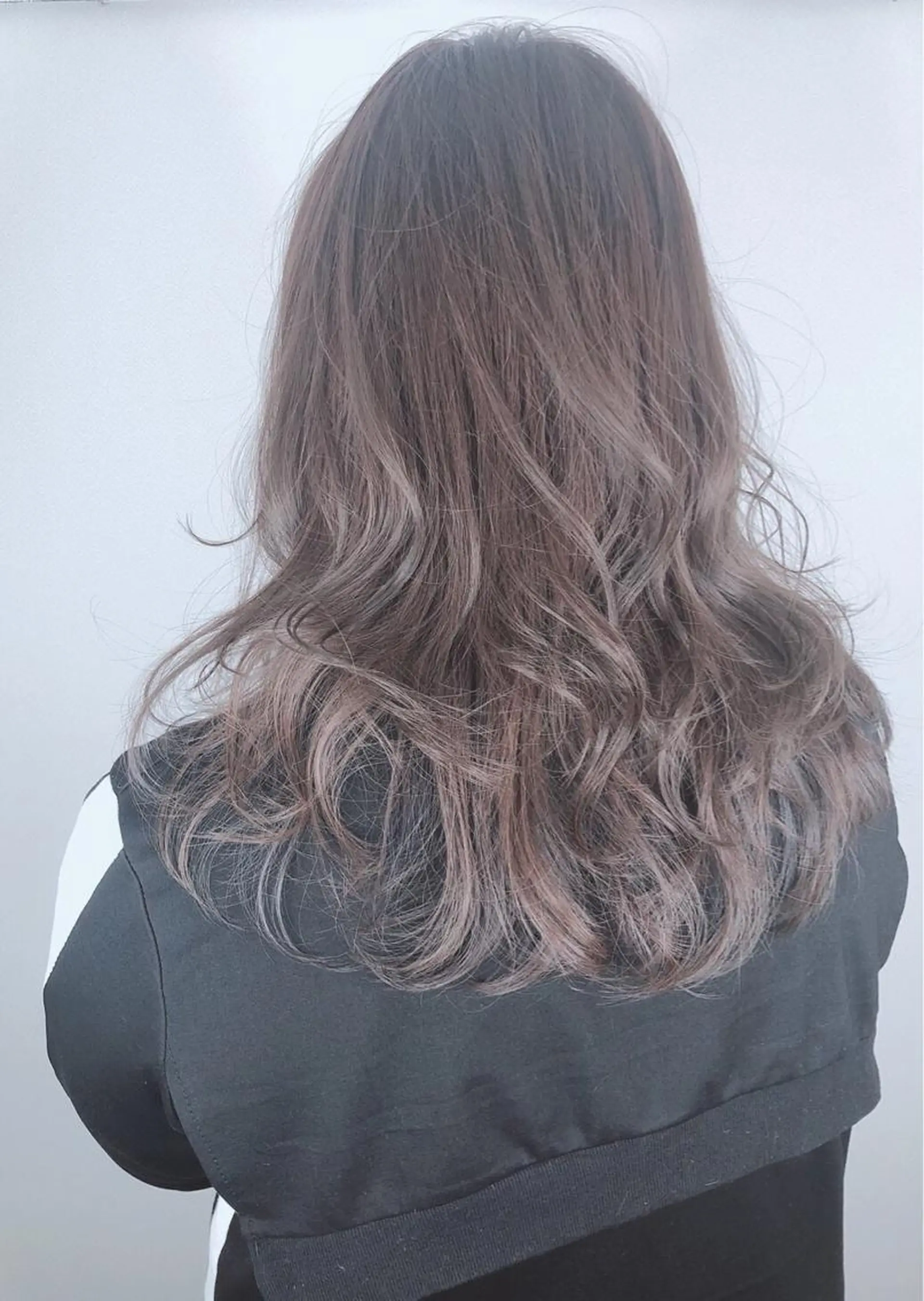 ロング ハイライト Adachi Fujikoのヘアスタイル