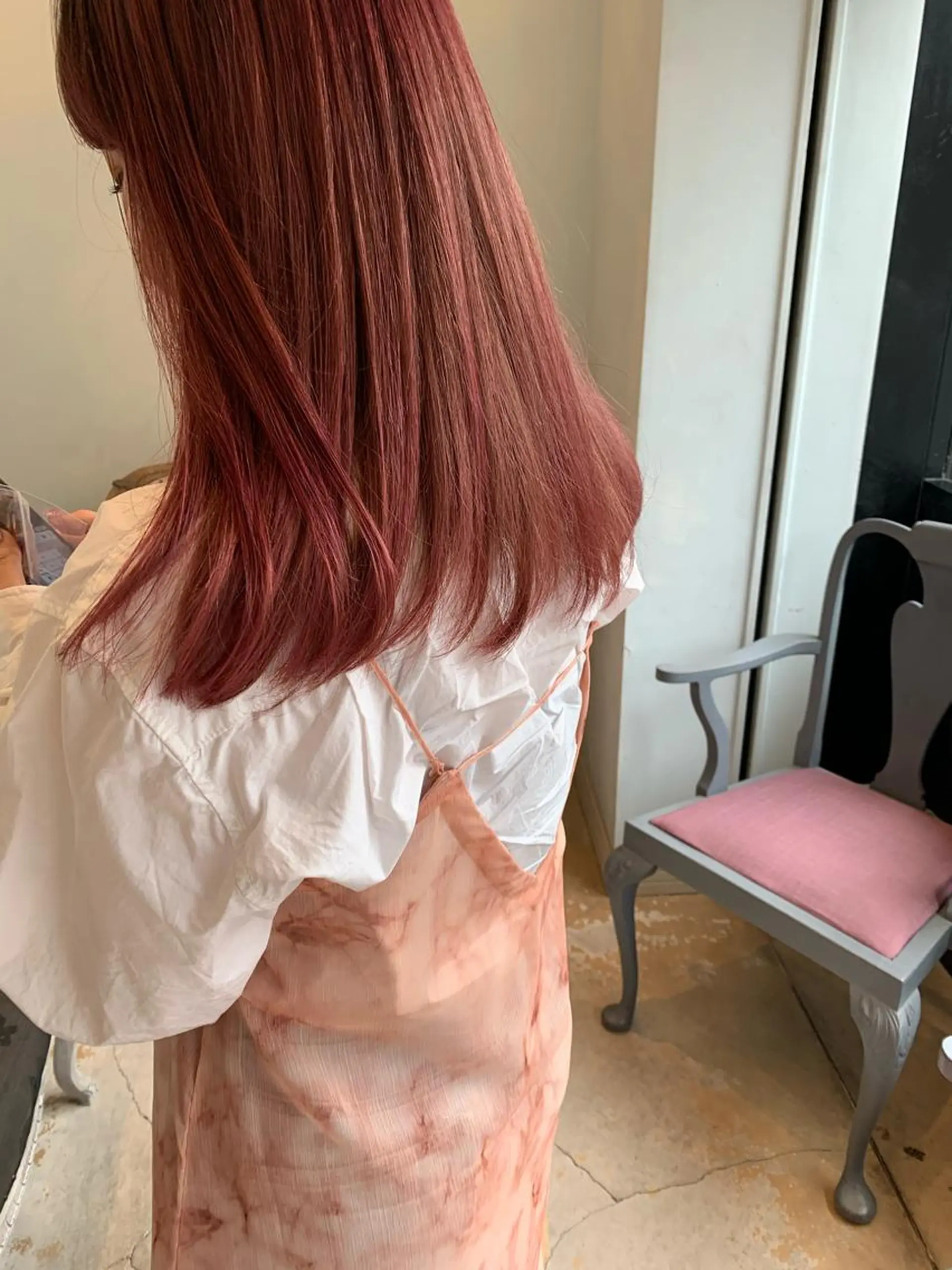 ロング SAKINO. ベージュカラーのヘアスタイル