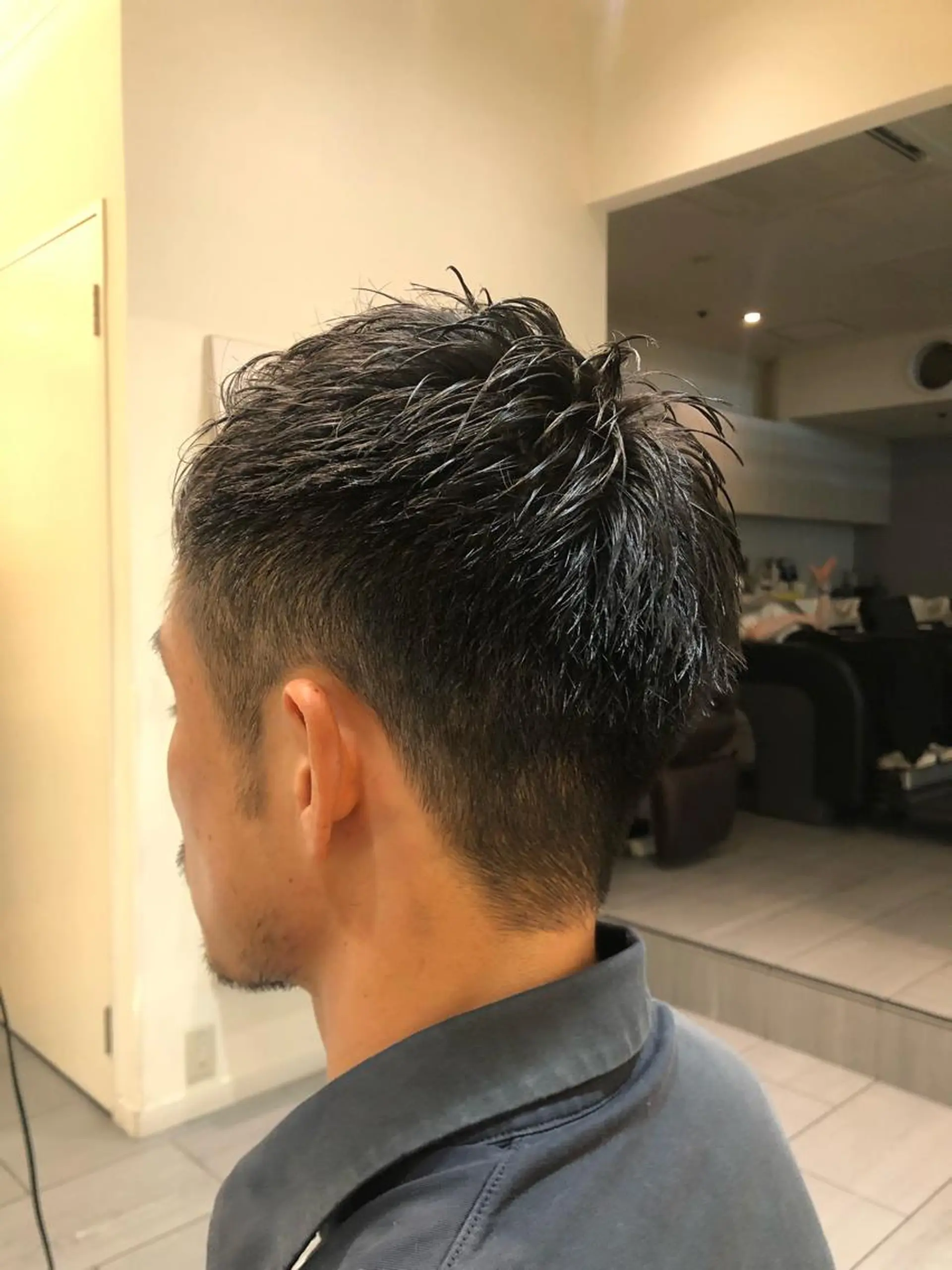 メンズ 刈り上げ コテ巻きパーマ 阪上 沙織のヘアスタイル