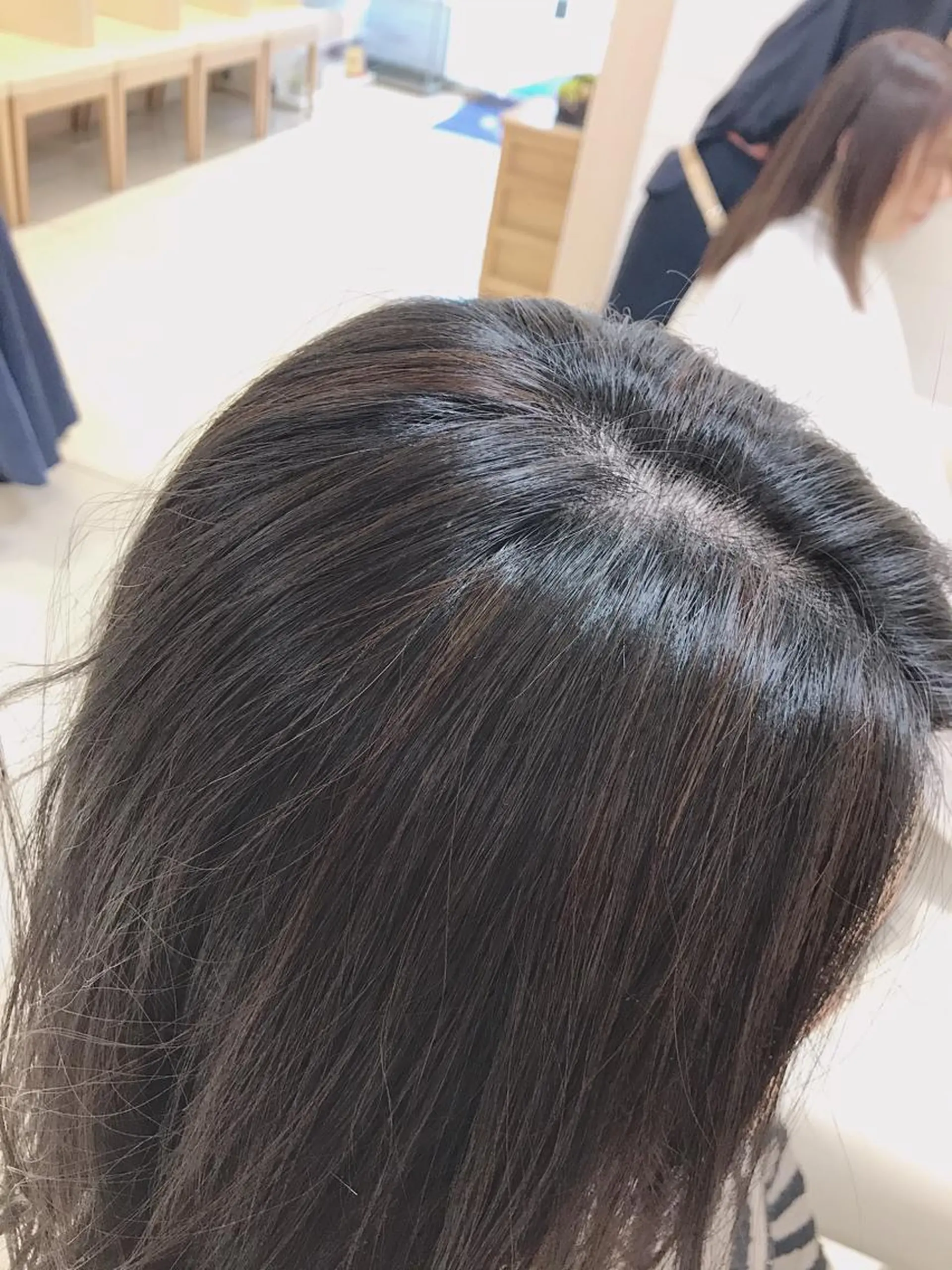 セミロング 店長ハイトーンカラー 柞山史奈のヘアスタイル