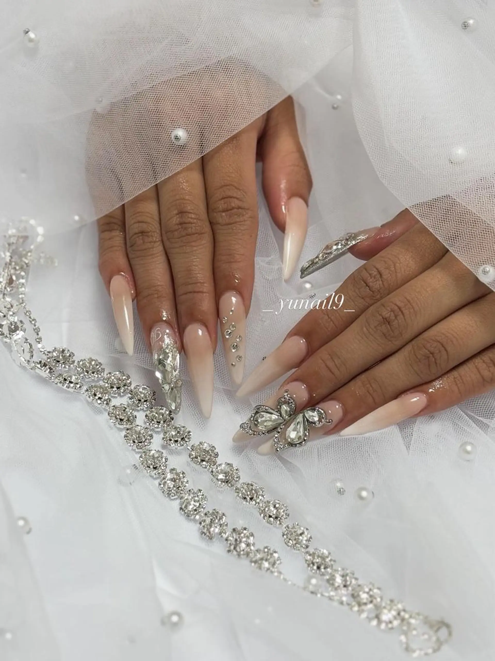 ネイル オーロラネイル ボルドー クリアネイル フラッシュネイル フットネイル メラク難波/長さだし パラジェルフィルインのネイルデザイン