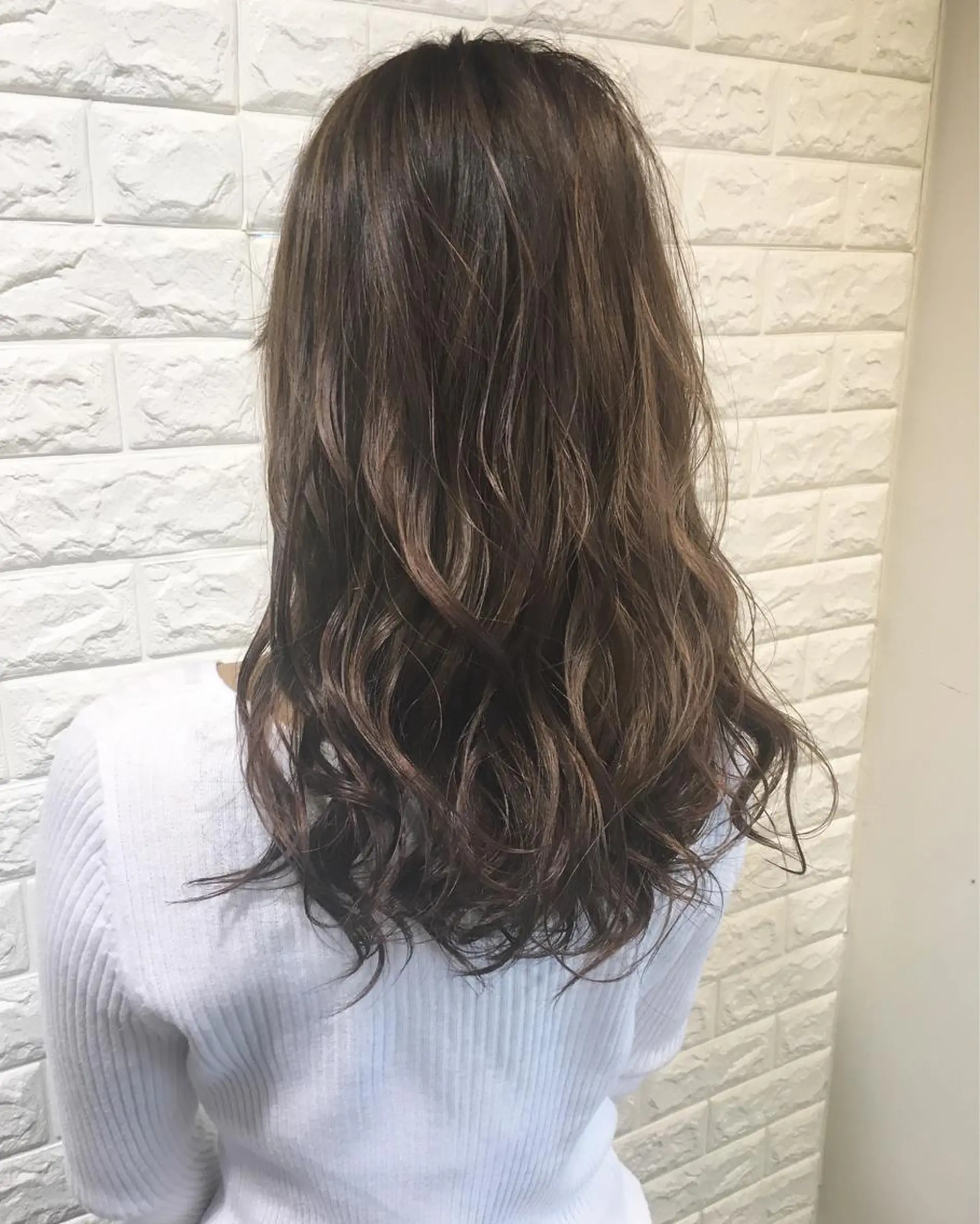 セミロング カラー ヘアアレンジ ブリーチ ハイライトカラー ハイライト 🌿‬ ܸAir 透明感🌱西村知佳のヘアスタイル