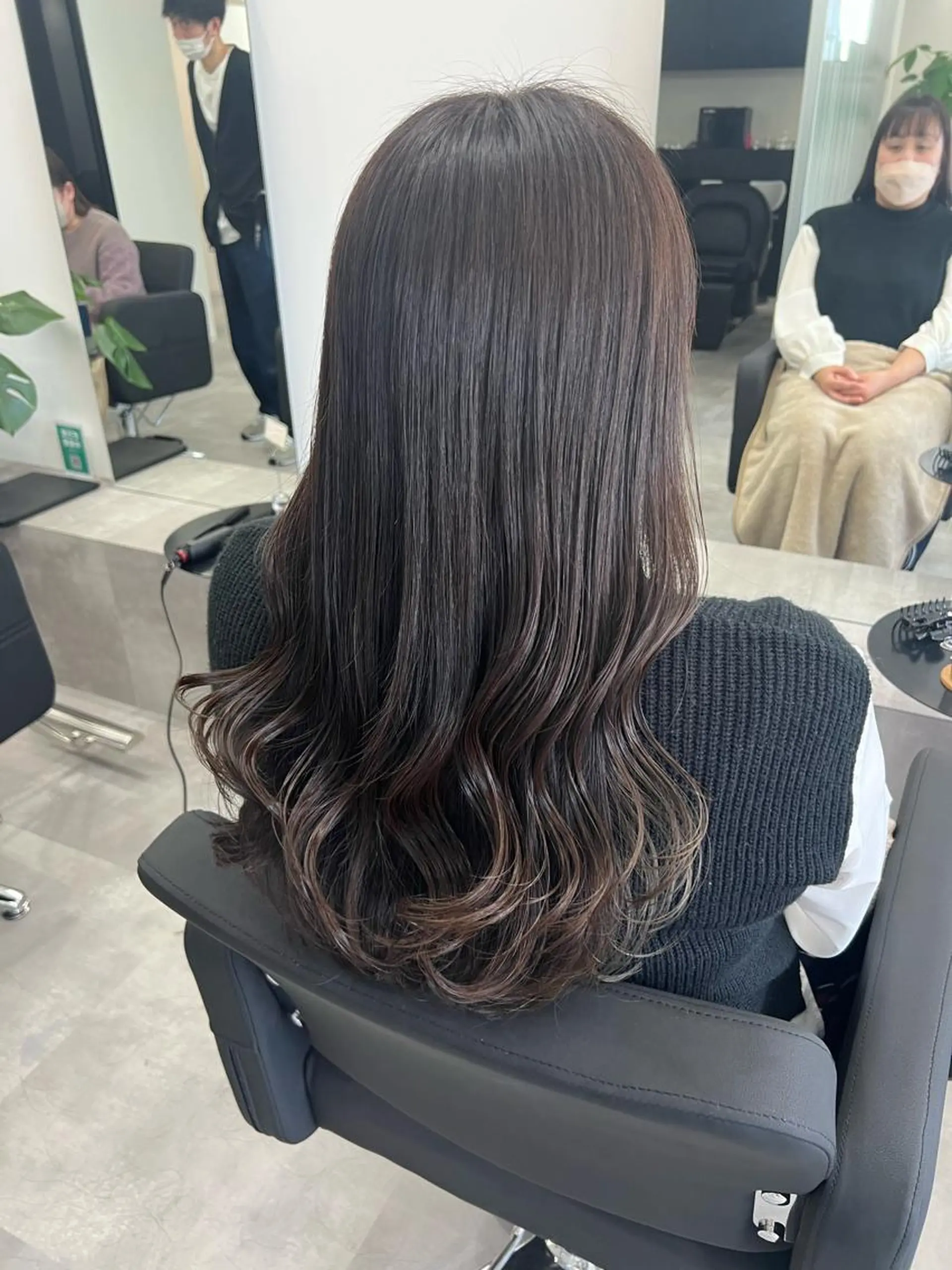 ロング カラー アッシュ アッシュグレー アッシュグレージュ ブリーチ 透明感カラー カット ヘアカラー トリートメント LOOP HAIR Eyelash所属・LOOP REMIのヘアスタイル