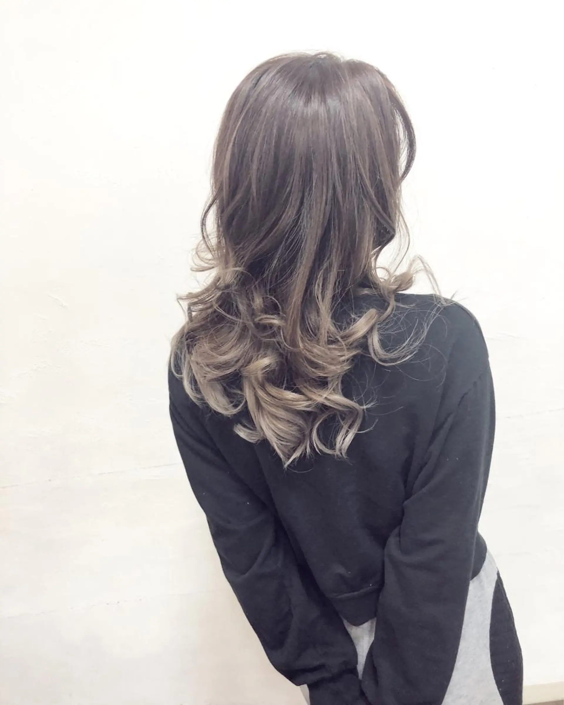 セミロング カラー アッシュ ベージュカラー グラデーションカラー ヘアカラー GLAD 萩原のヘアスタイル