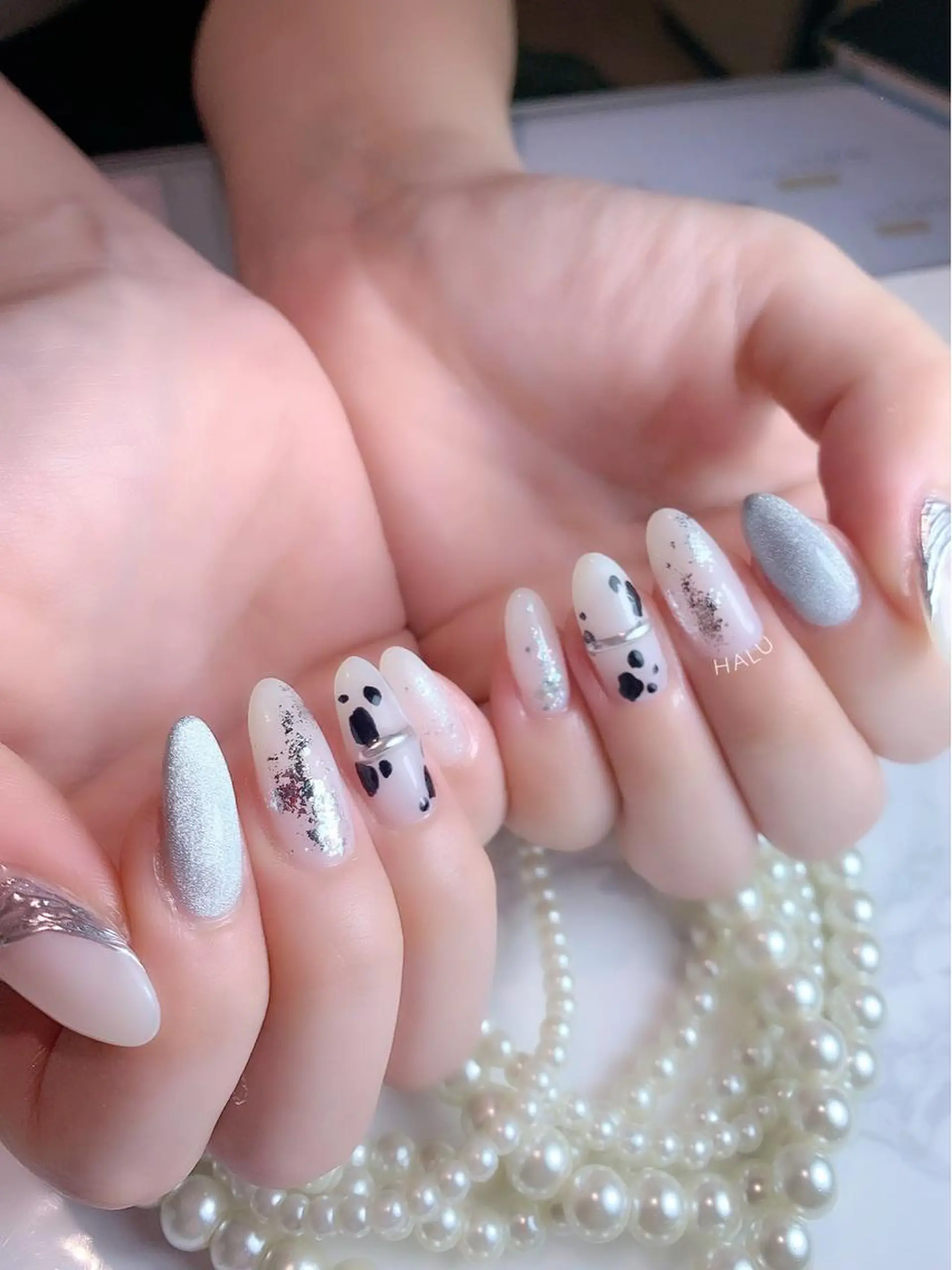 ネイル シルバー ホワイト HALU ハルのネイルデザイン