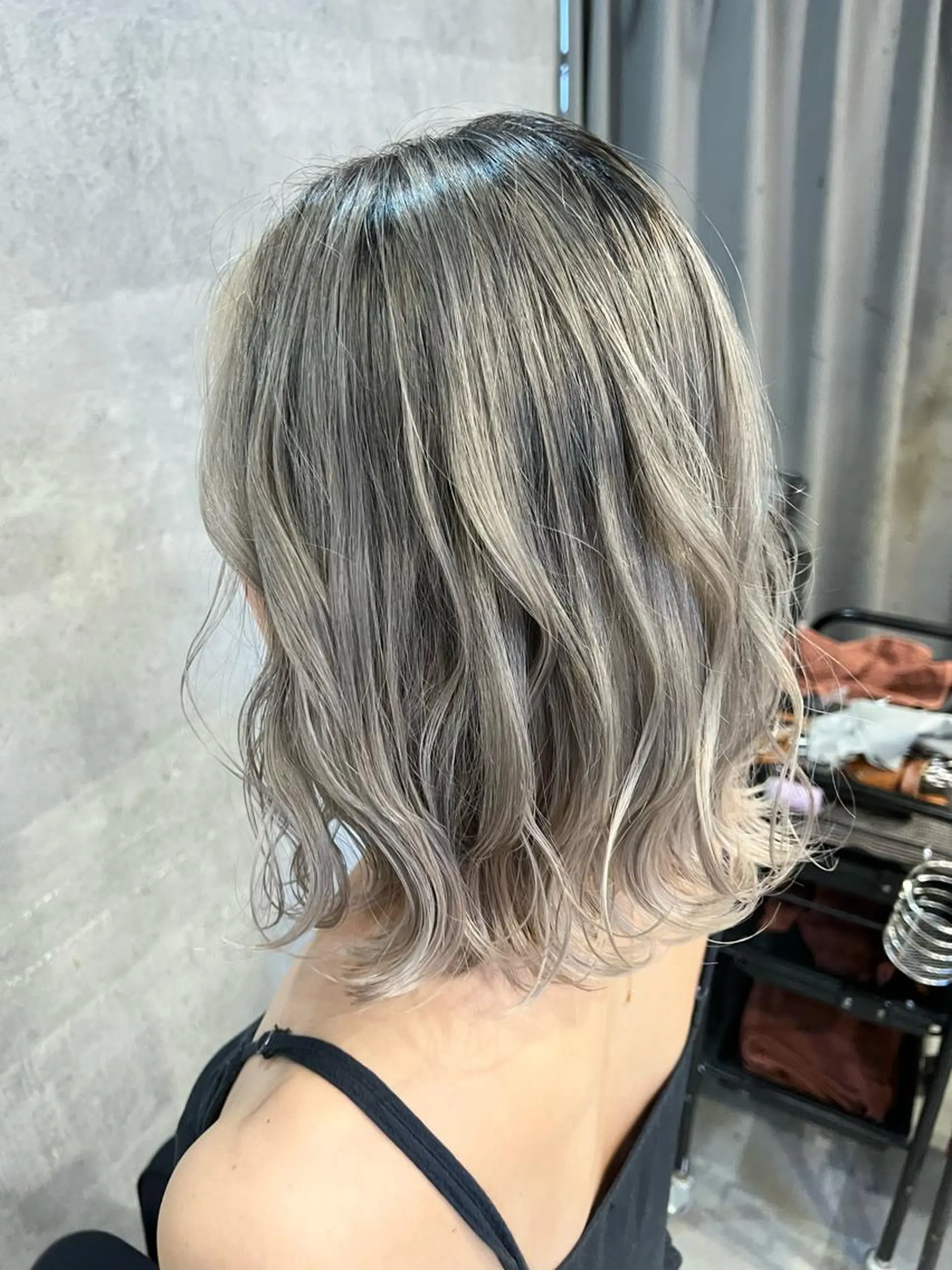 カラー バレイヤージュ グレージュ 寺嶋 貴大のヘアスタイル