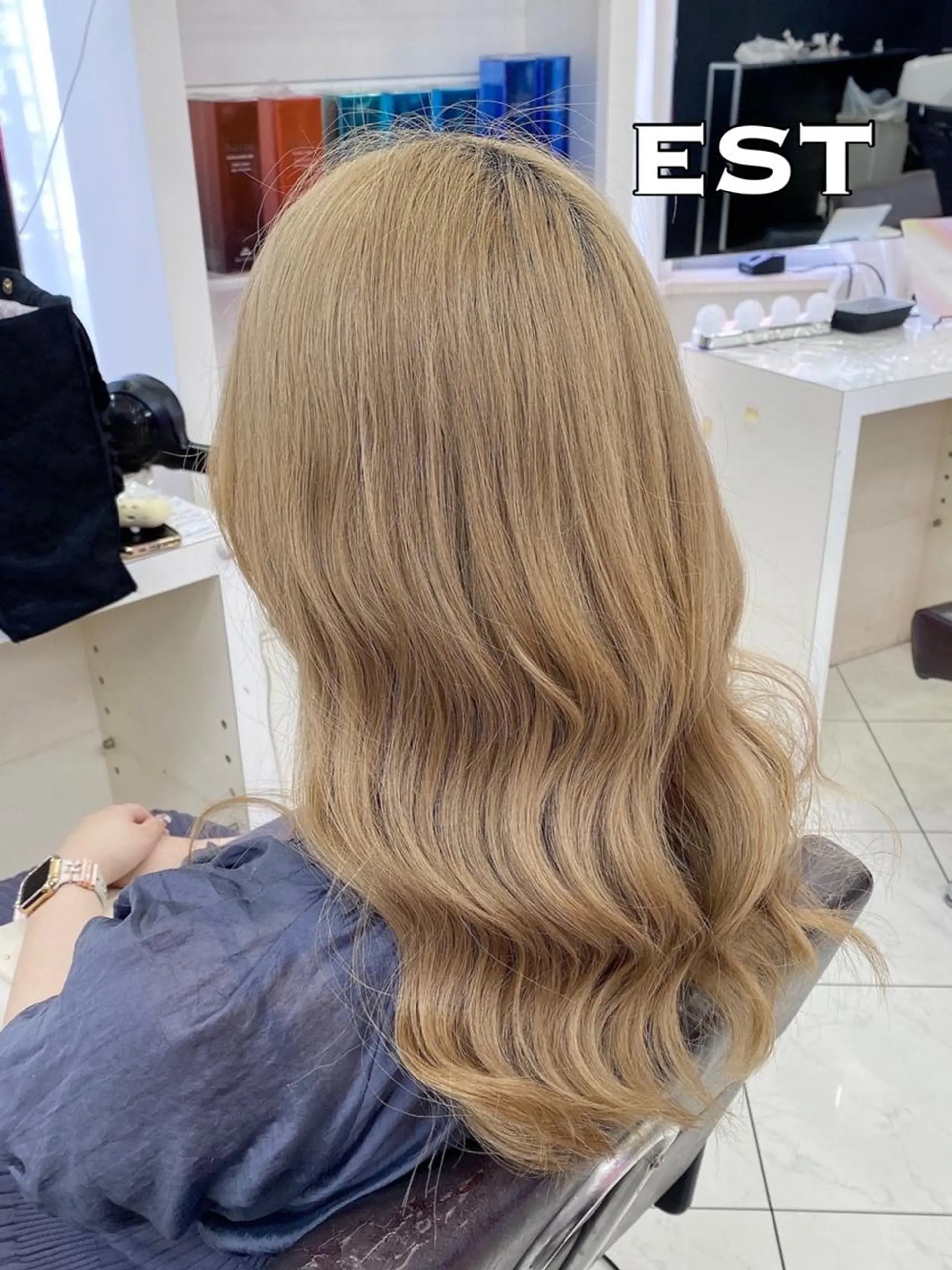 ロング カラー ヘアアレンジ シールエクステ バレイヤージュ ベージュカラー ブリーチ ケアブリーチ M. KURUMIのヘアスタイル