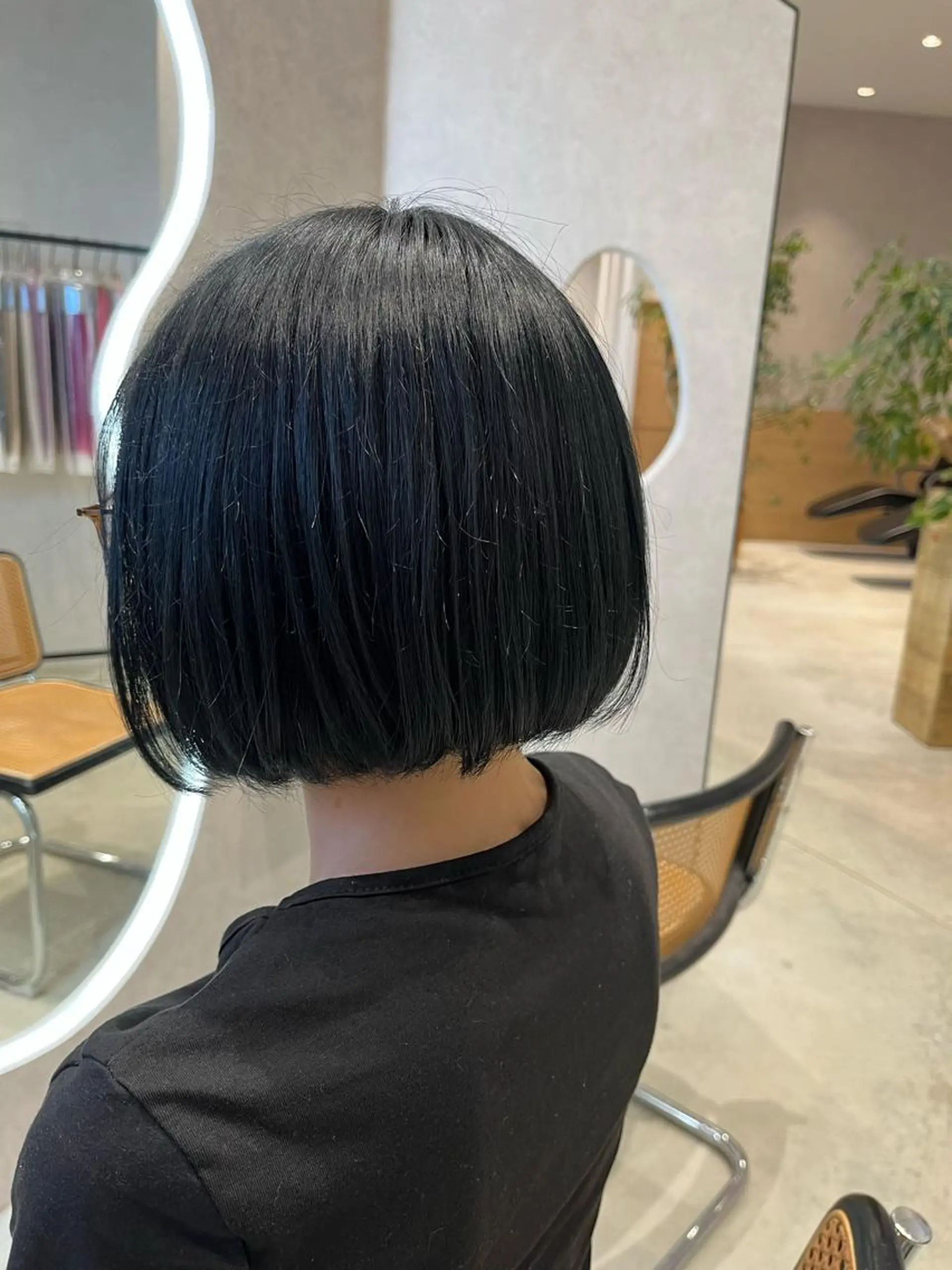 ショート カラー ブリーチ ブルーカラー 福島 果音のヘアスタイル