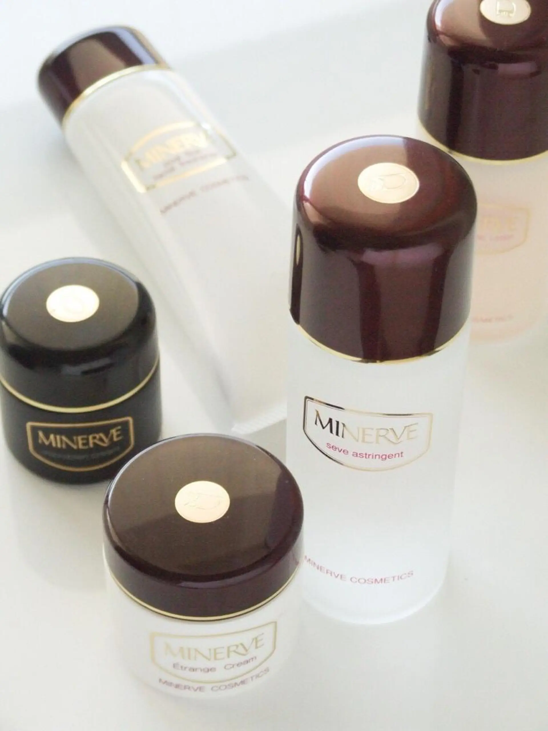 セミロング カラー パーマ ヘアアレンジ メンズ キッズ ネイル マツエク・マツパ 金の糸脱毛 産毛ケア専門のエステ・リラクイメージ