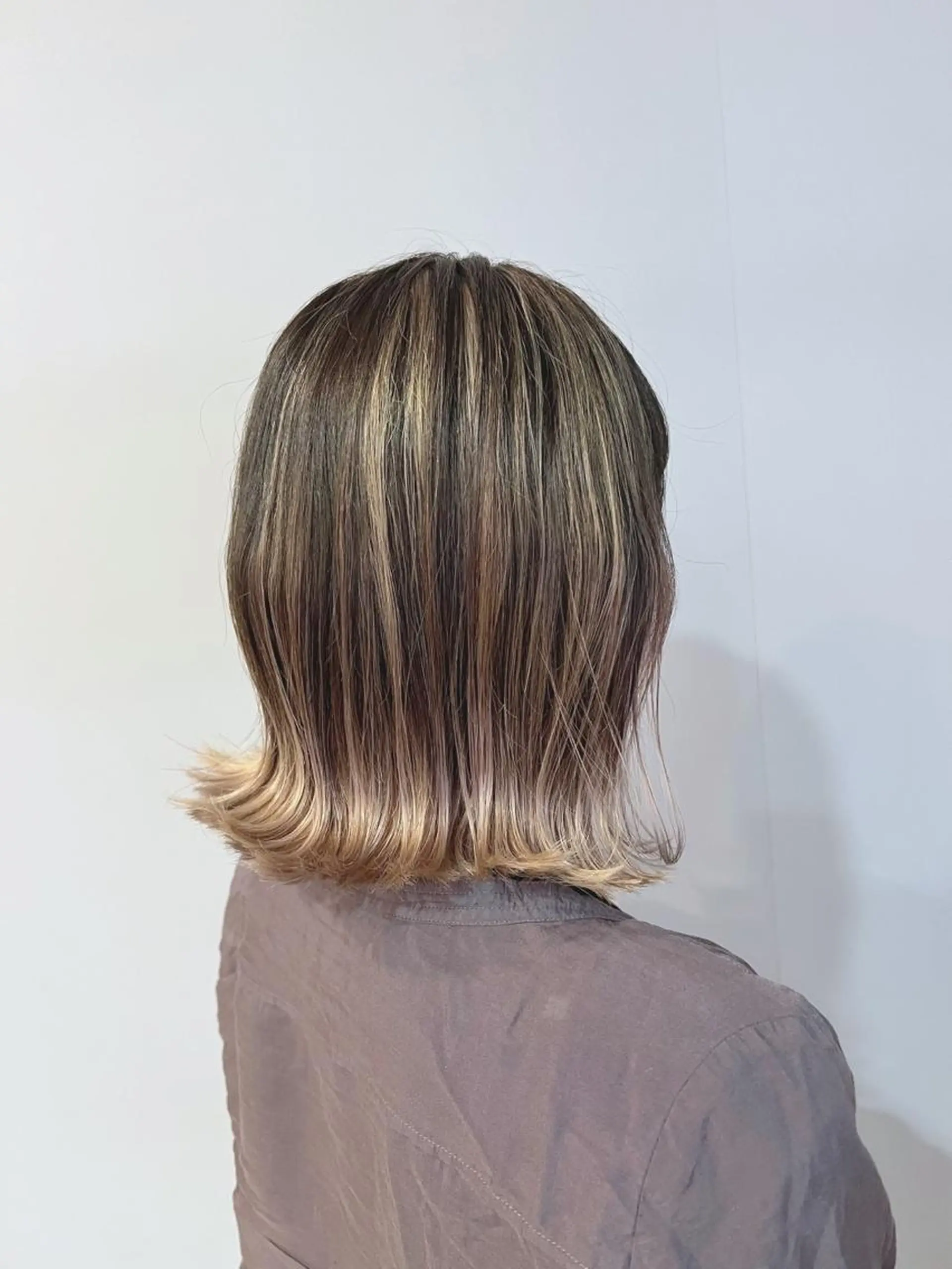 ミディアム カラー 宮原 佳苗のヘアスタイル