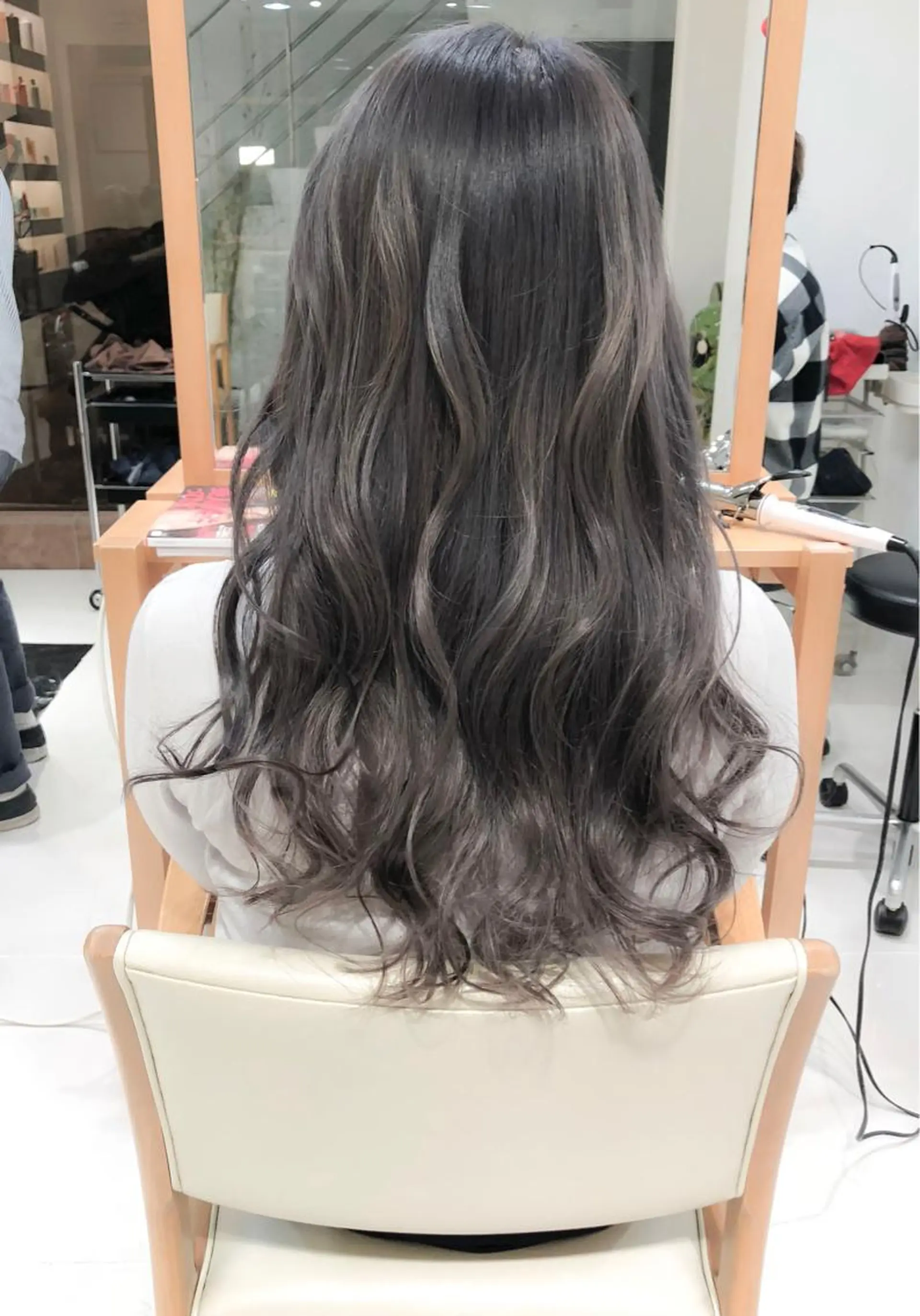 ロング カラー アッシュ アッシュグレー アッシュグレージュ グレージュ ヘアカラー トリートメント Days 透明感カラーのヘアスタイル
