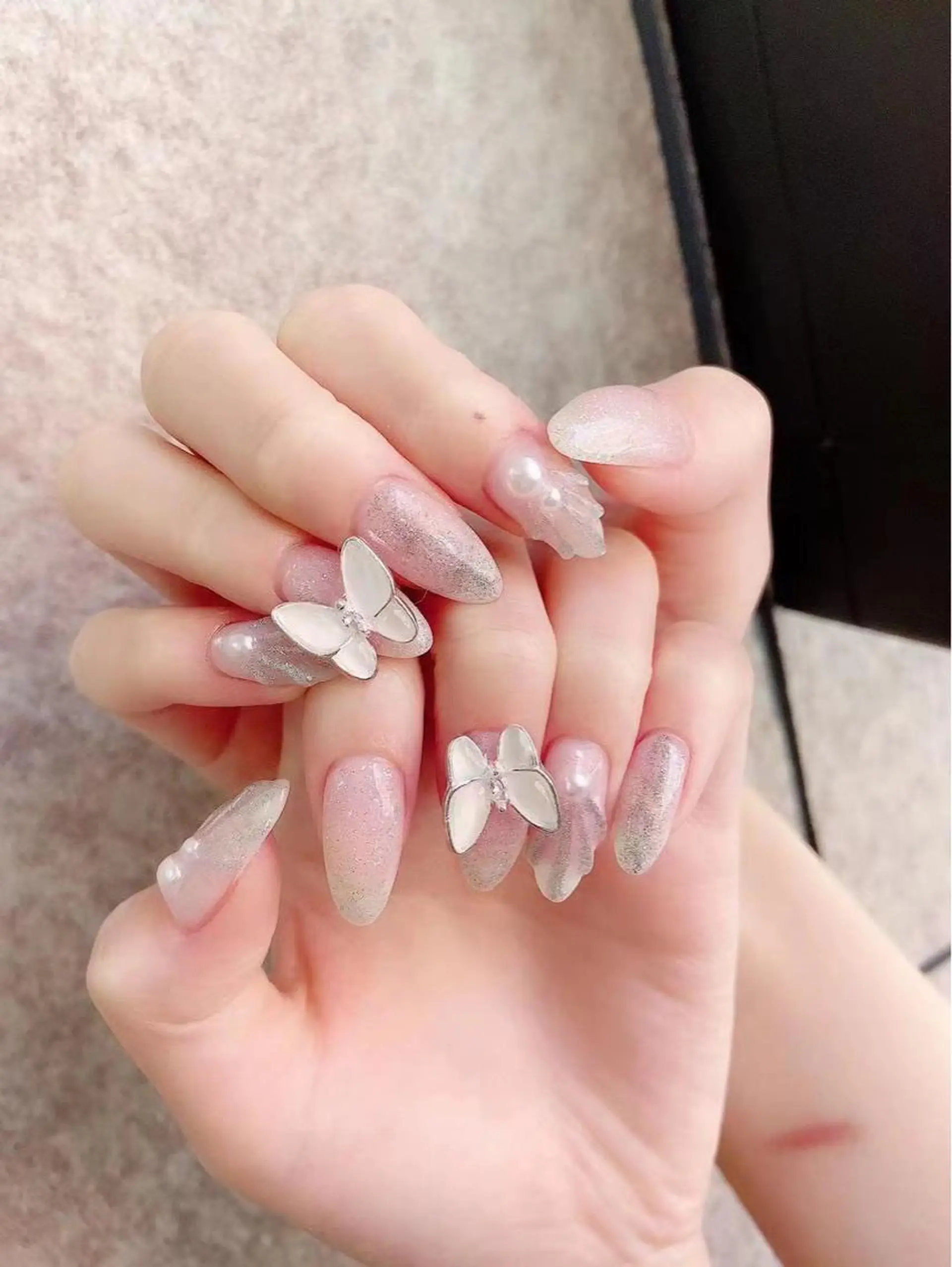 ネイル ハンドネイル I-nailロング /ワンホン/キラキラのネイルデザイン