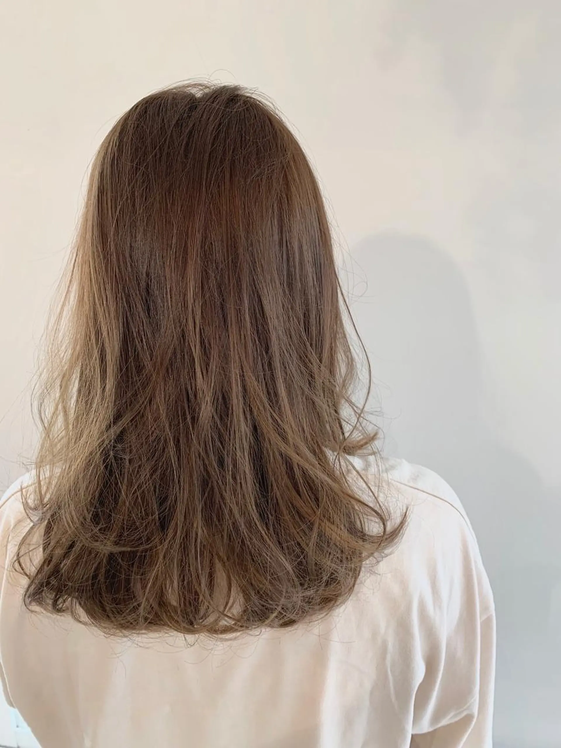 セミロング カラー パーマ ヘアアレンジ ベージュカラー 加藤 綾華のヘアスタイル