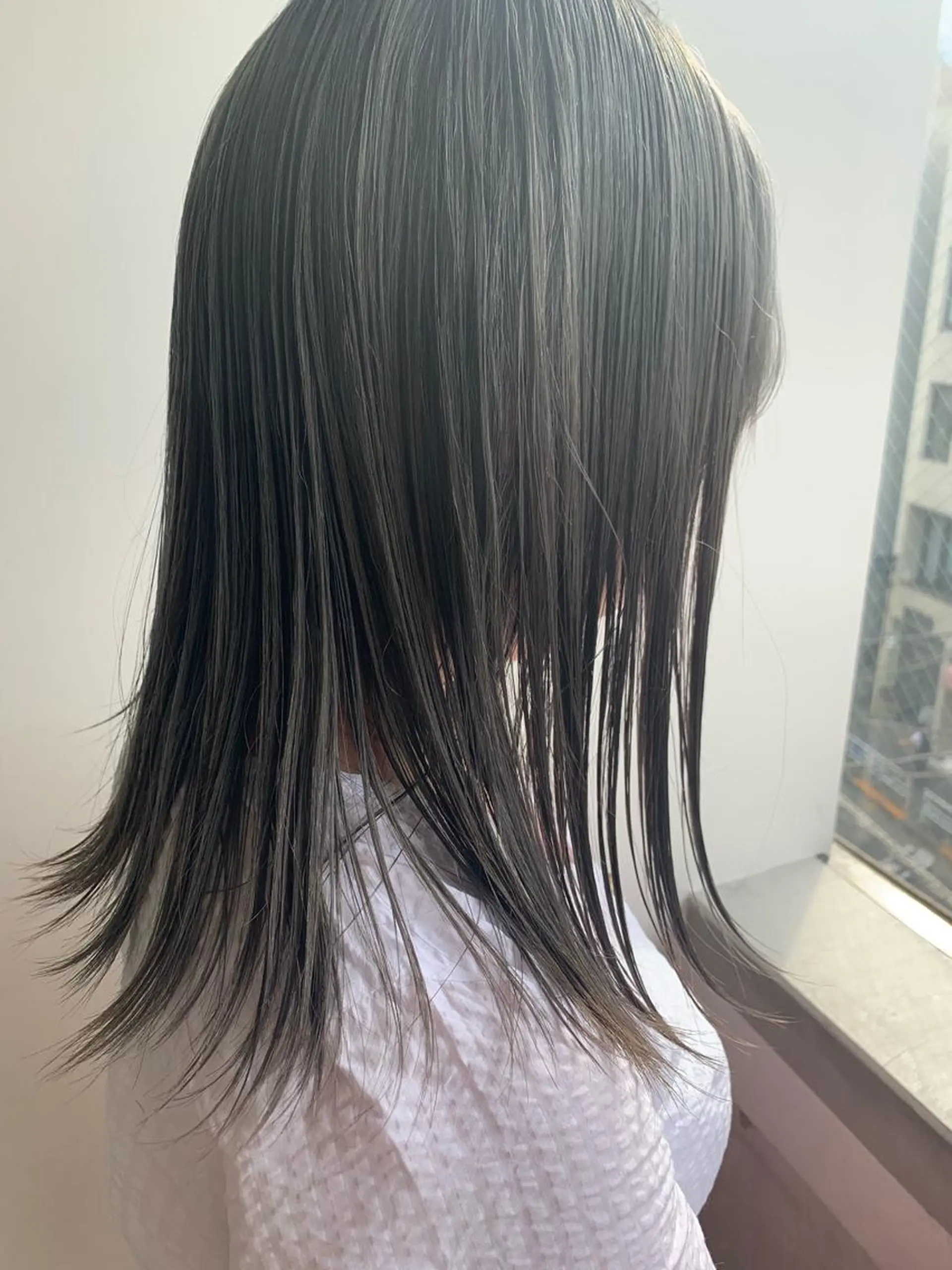 カラー 💜ショート💜 ウルフ、ボブ二色亜美のヘアスタイル