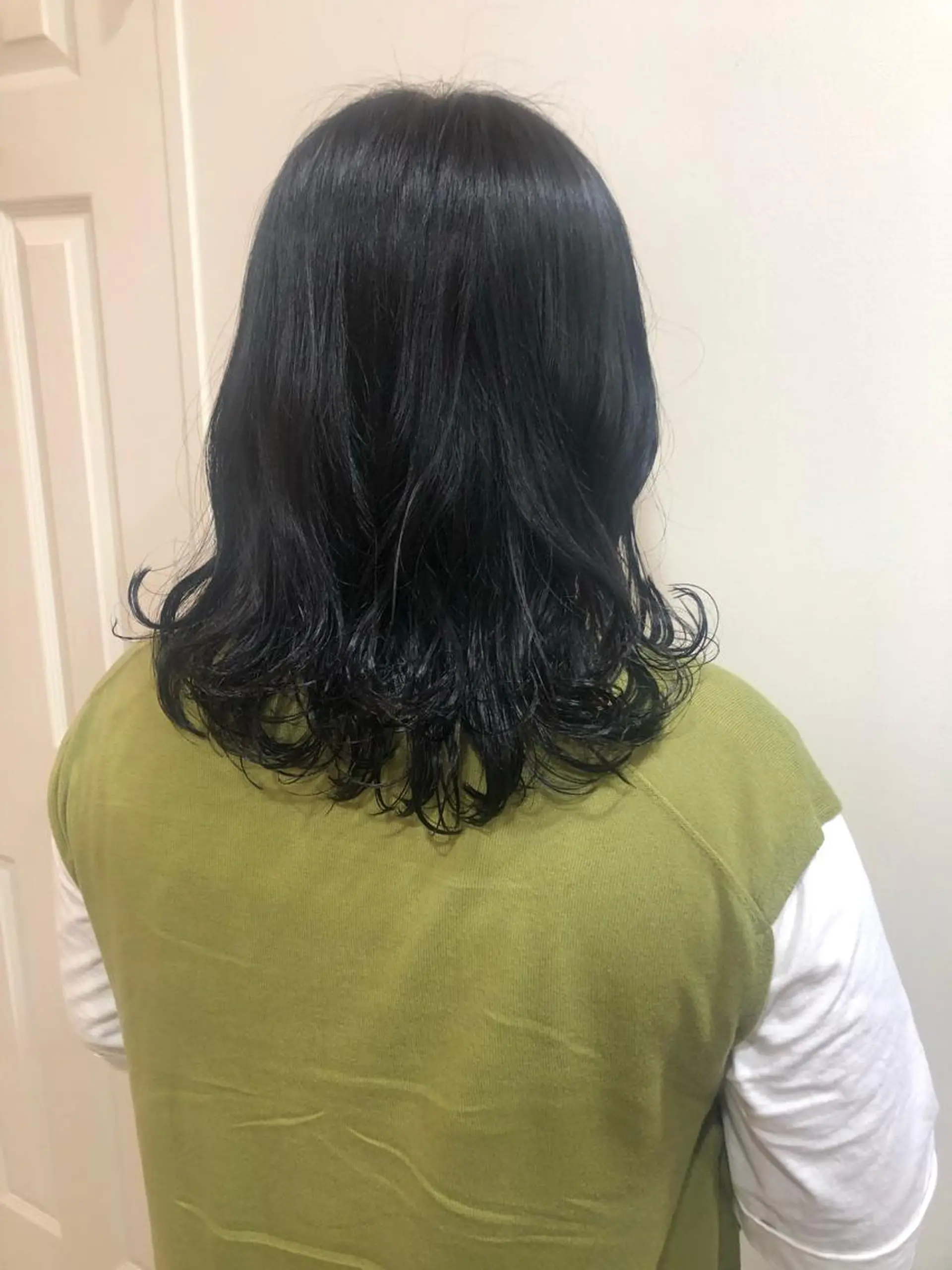 ミディアム カラー カット ヘアカラー トリートメント MIOベージュカラー 柔らかいカラーのヘアスタイル