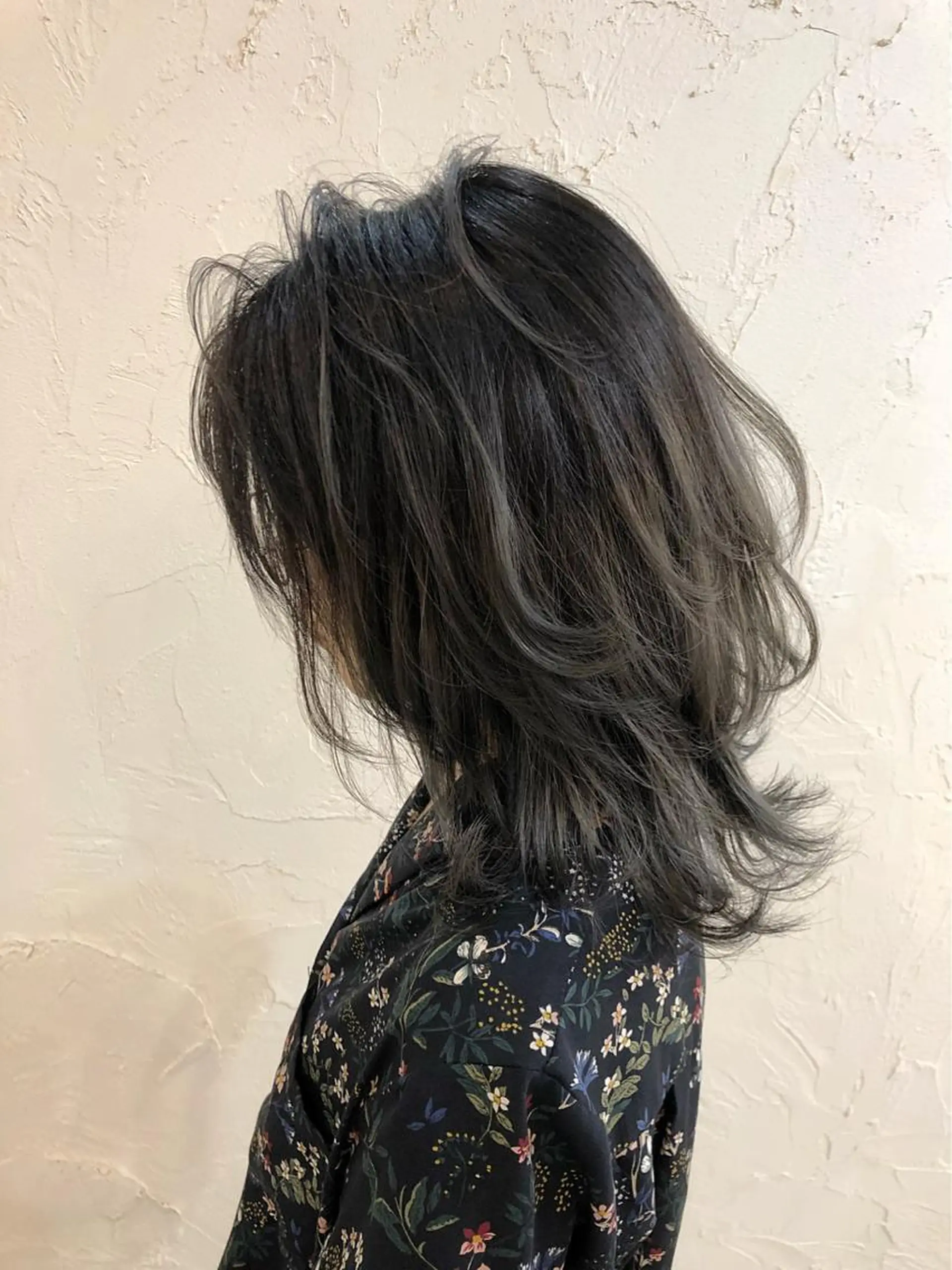 ミディアム ウルフカット カット ヘアカラー 韓国レイヤー外国人風 透明感カラー髪質改善のヘアスタイル