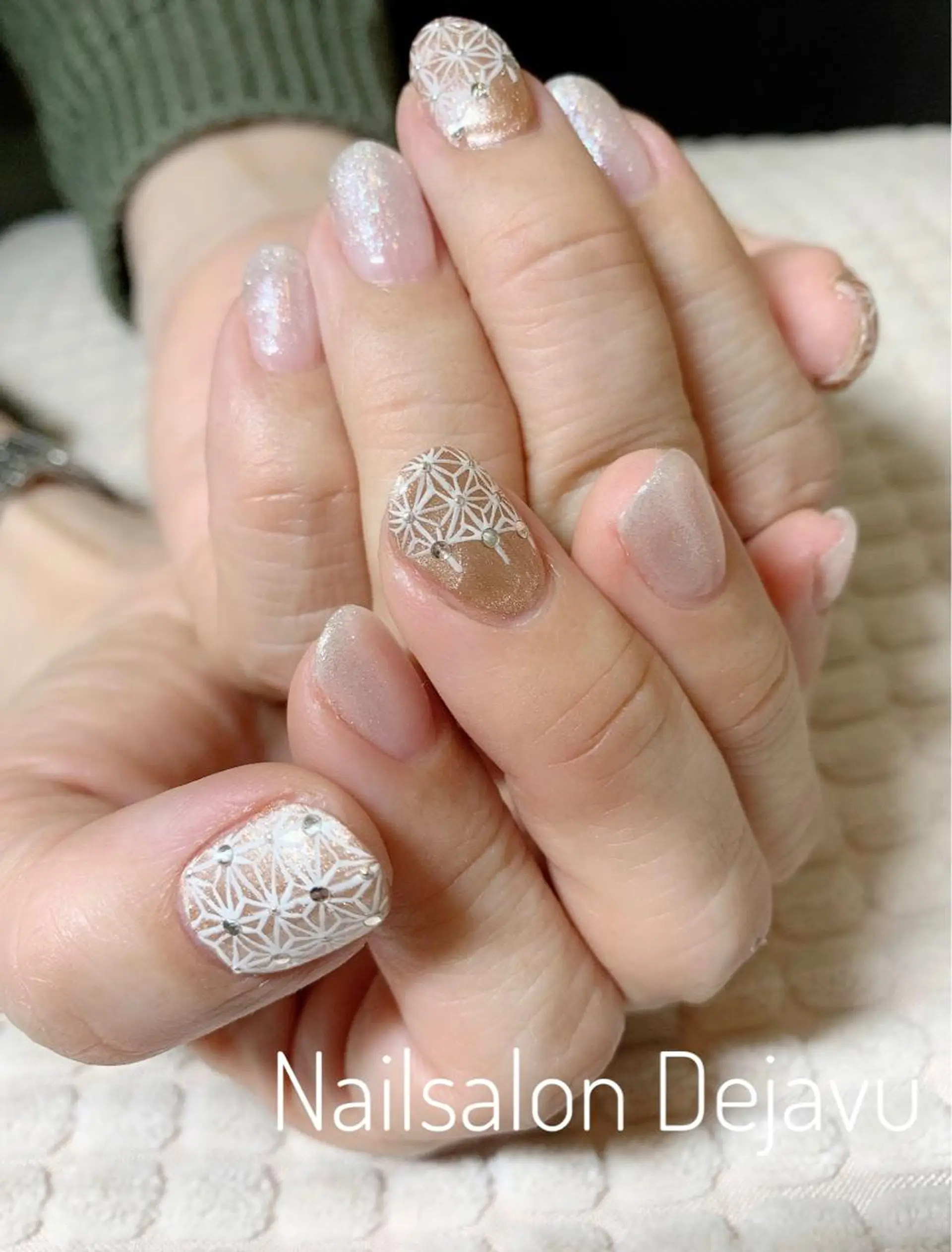 ネイル アートネイル ワンカラーネイル ストーンネイル Nail salon Dejavu 🌿のネイルデザイン
