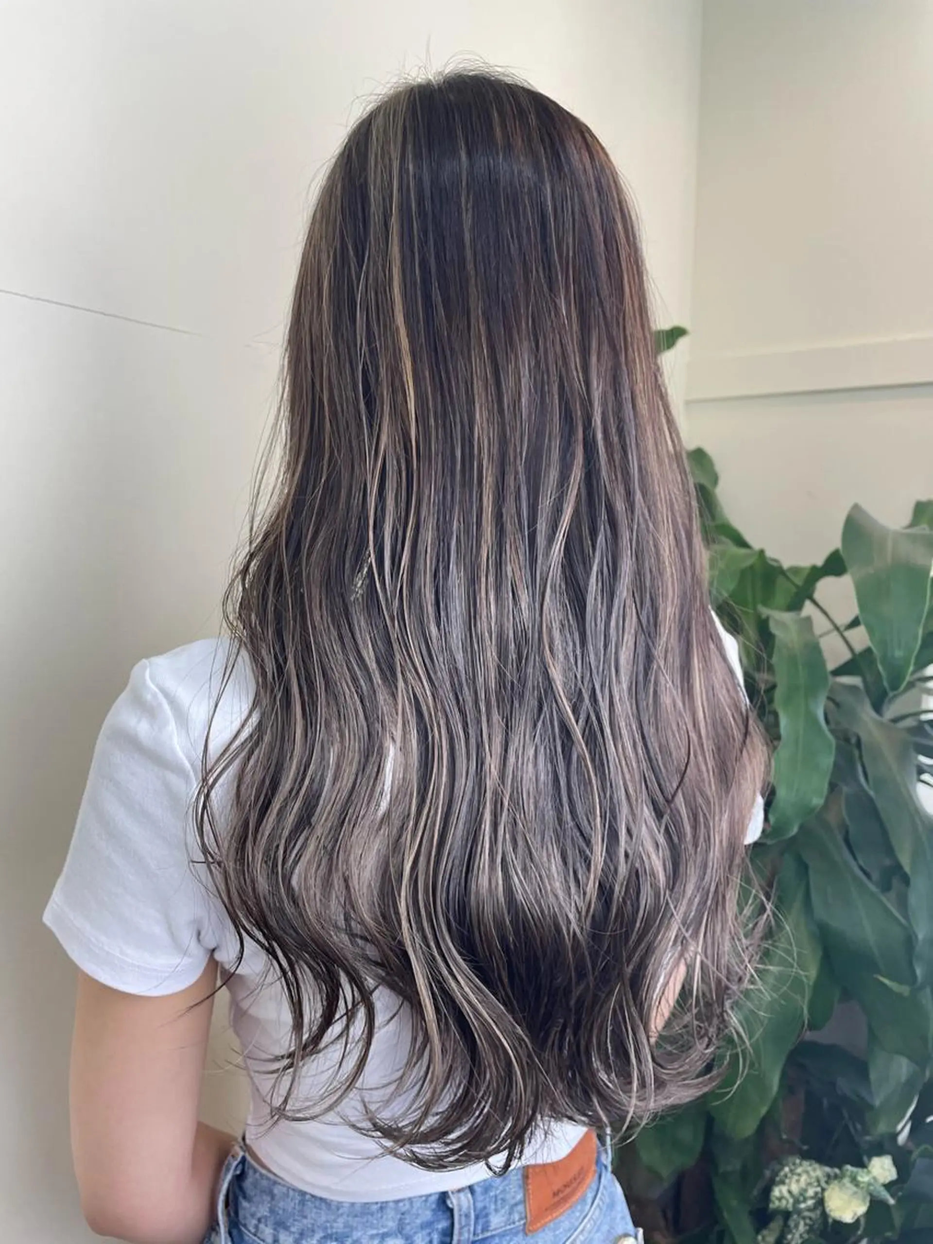 カラー バレイヤージュ ブリーチ ケアブリーチ ダブルカラー イヤリングカラー 戸川 紗良のヘアスタイル