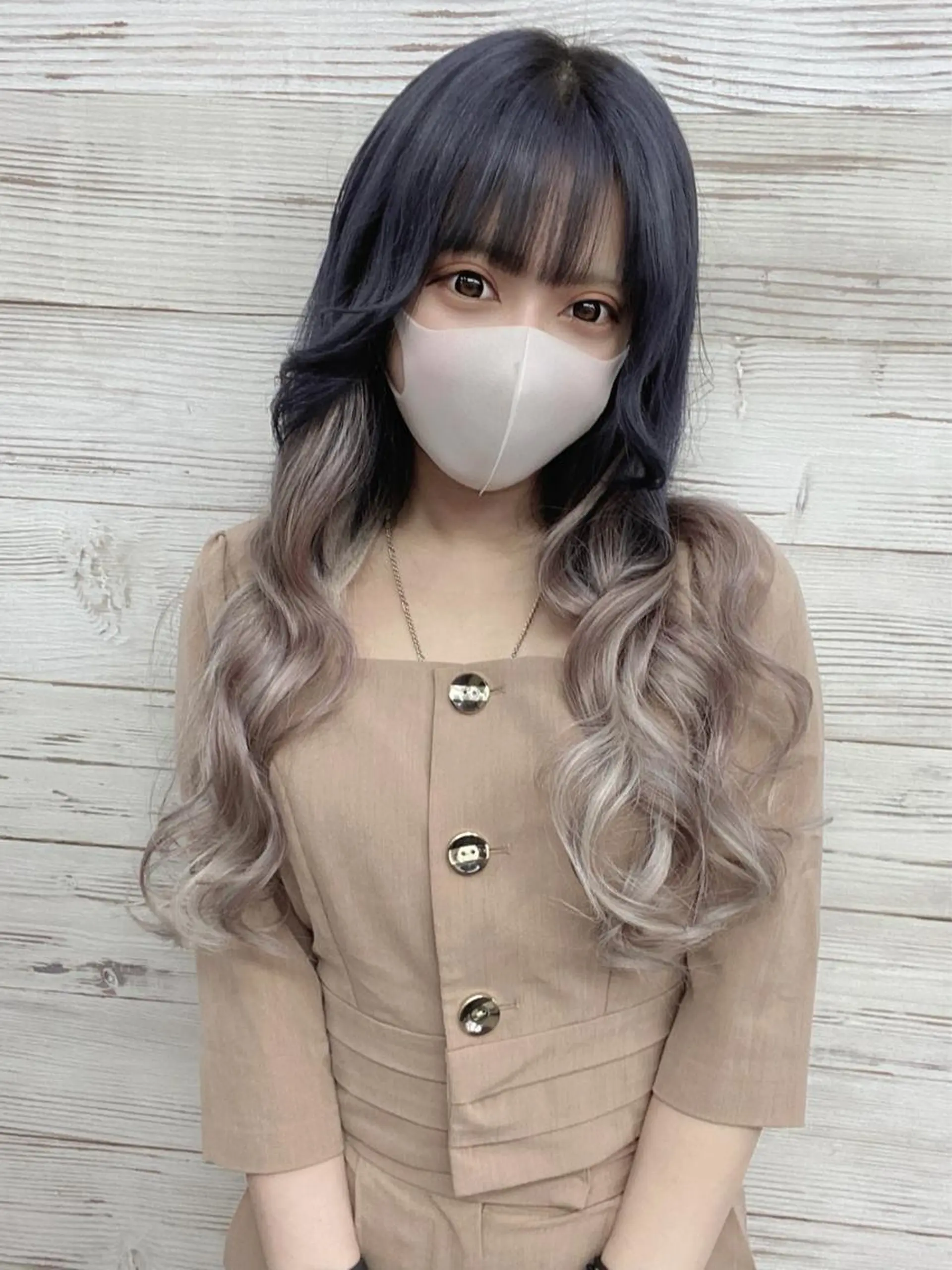 ロング カラー ヘアアレンジ アイブロウ ショートボブ 編み込みエクステ シールエクステ バレイヤージュ ベージュカラー LAVENDIA 初音のヘアスタイル