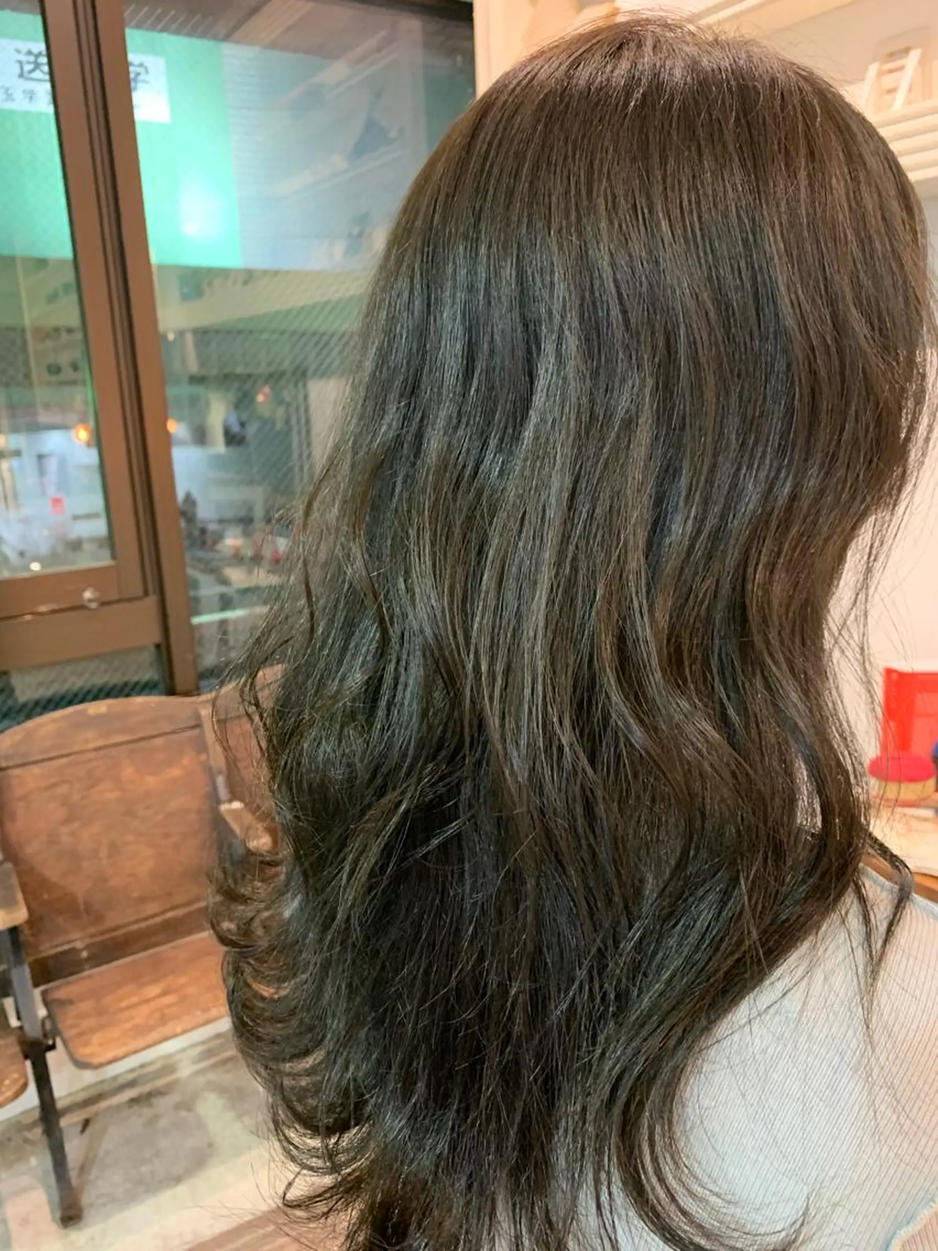 セミロング カラー グレージュ オリーブグレージュ オリーブグレー ヘアカラー トリートメント ヘアセット 金子 廉のヘアスタイル