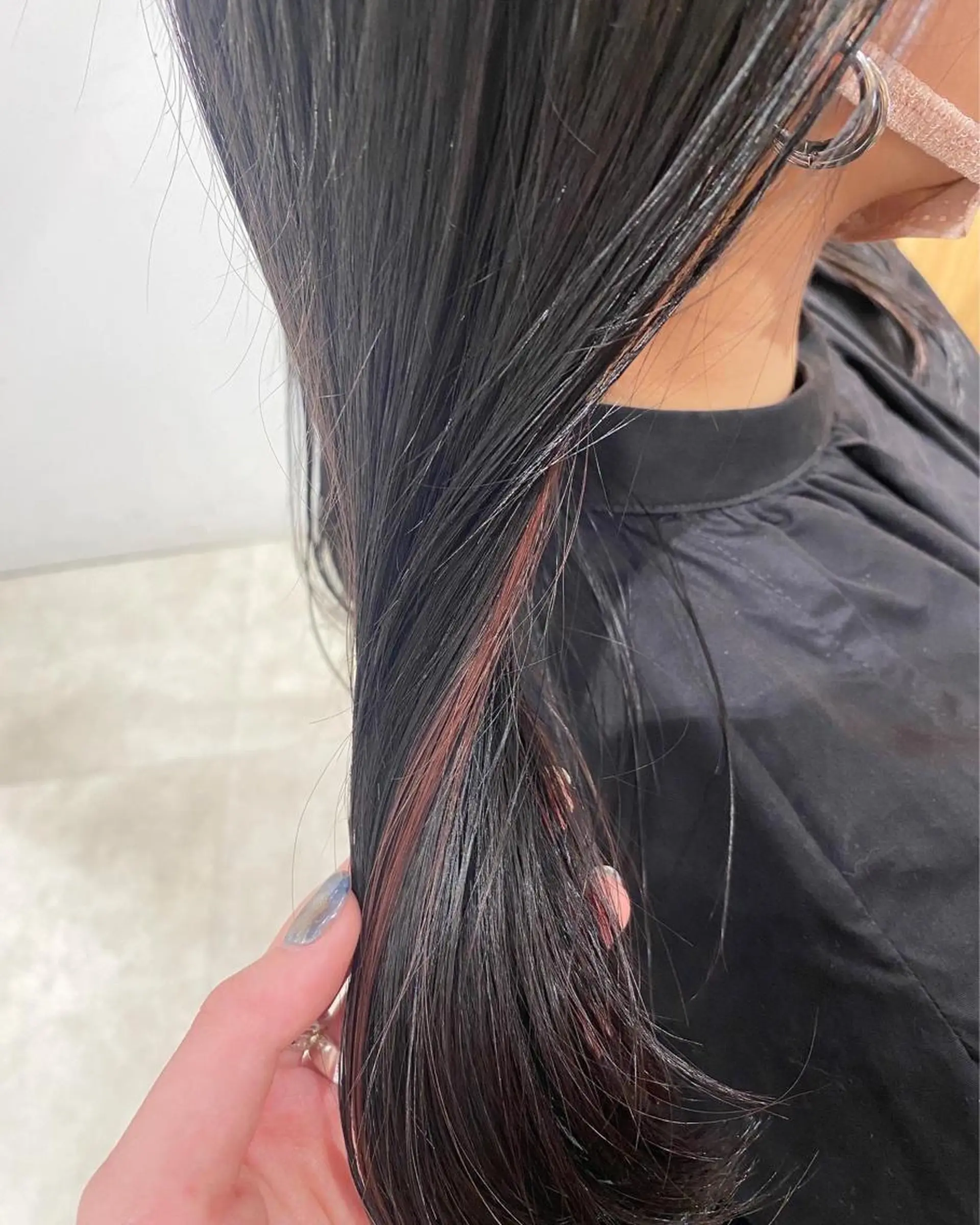 セミロング カラー ブリーチ イヤリングカラー オレンジ ピンクカラー カット ヘアカラー トリートメント やまもと さえのヘアスタイル