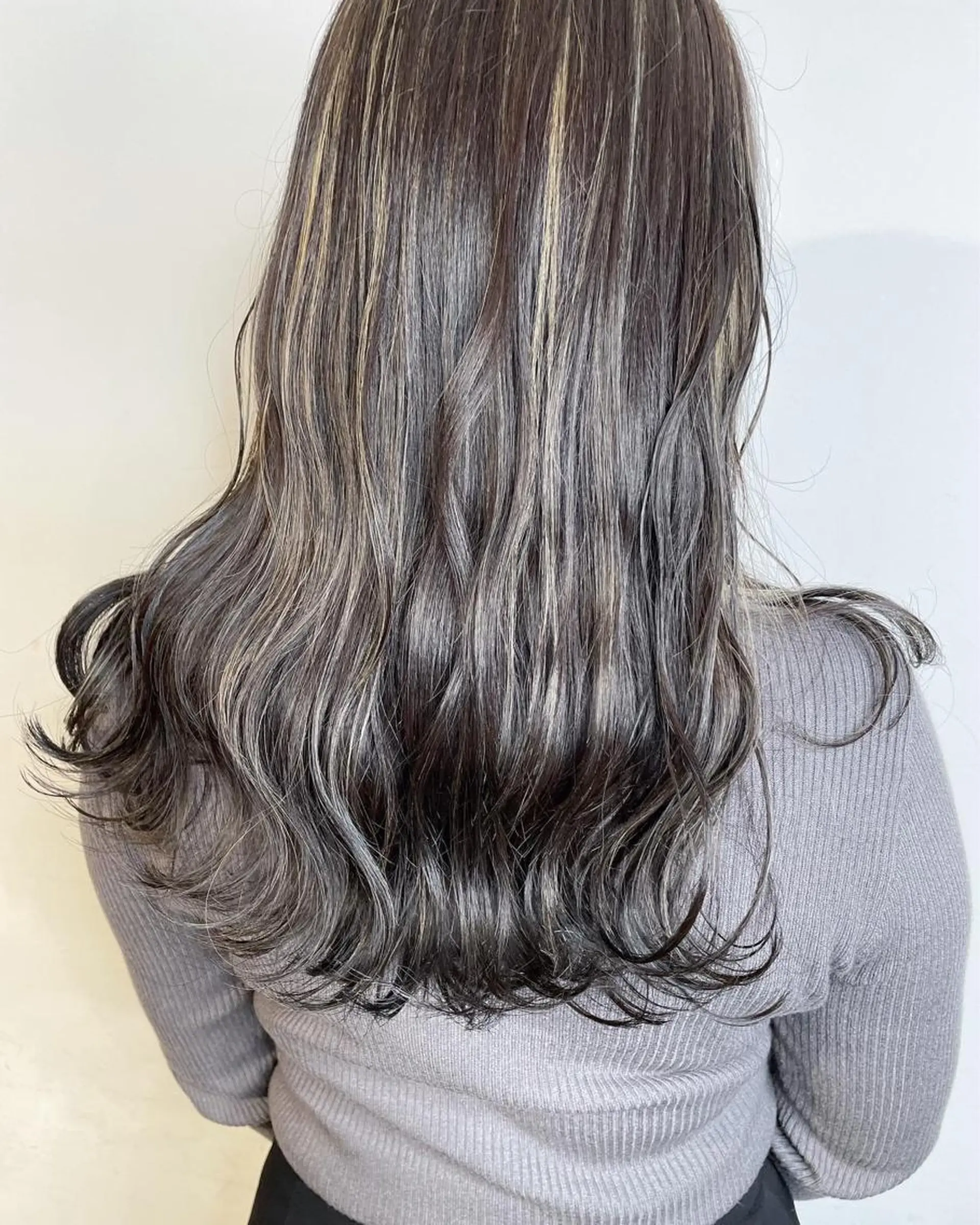 ロング カラー グレージュ ハイライトカラー ハイライト ヘアカラー トリートメント ハイトーン/レイヤー /ケアブリーチ石川治のヘアスタイル