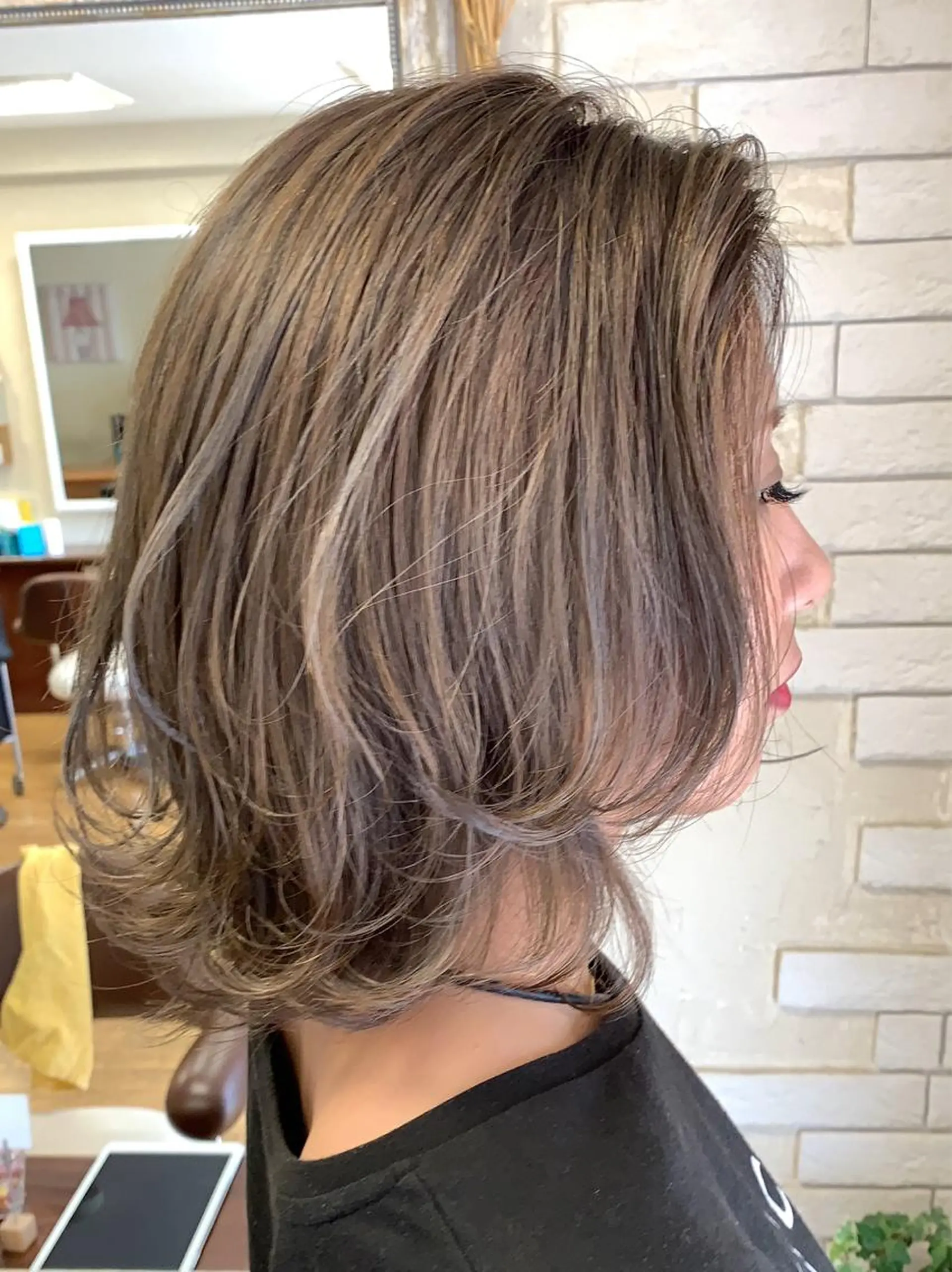 ミディアム カラー 切りっぱなしボブ ダブルカラー グレージュ ハイライトカラー ボブ カット ヘアカラー トリートメント ショート/似合わせ レイヤー/福岡聖容のヘアスタイル