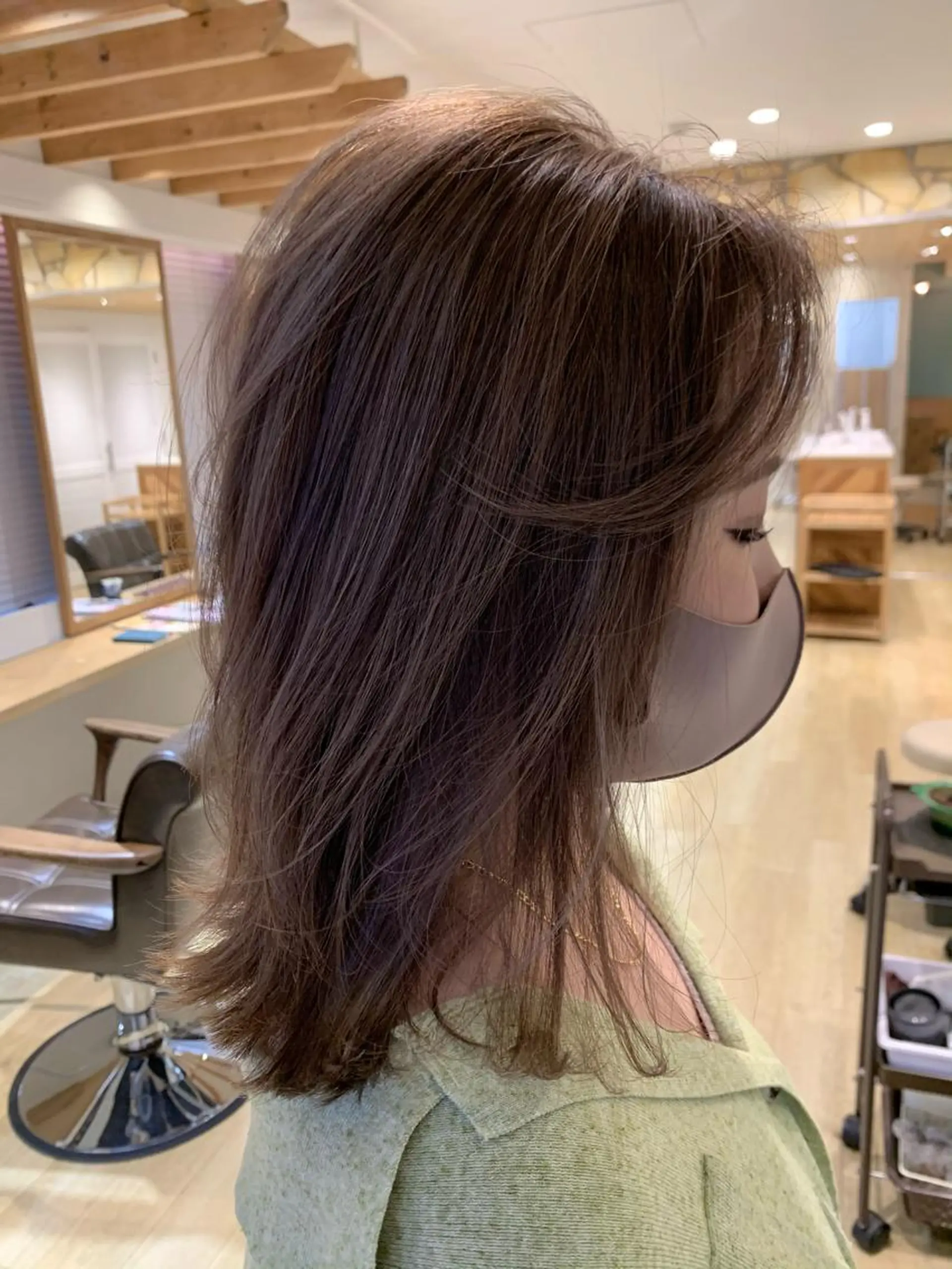 ミディアム ハイライト レイヤーカット ヘアカラー トリートメント 渋谷ハイトーン/ デザインカラー阿部のヘアスタイル