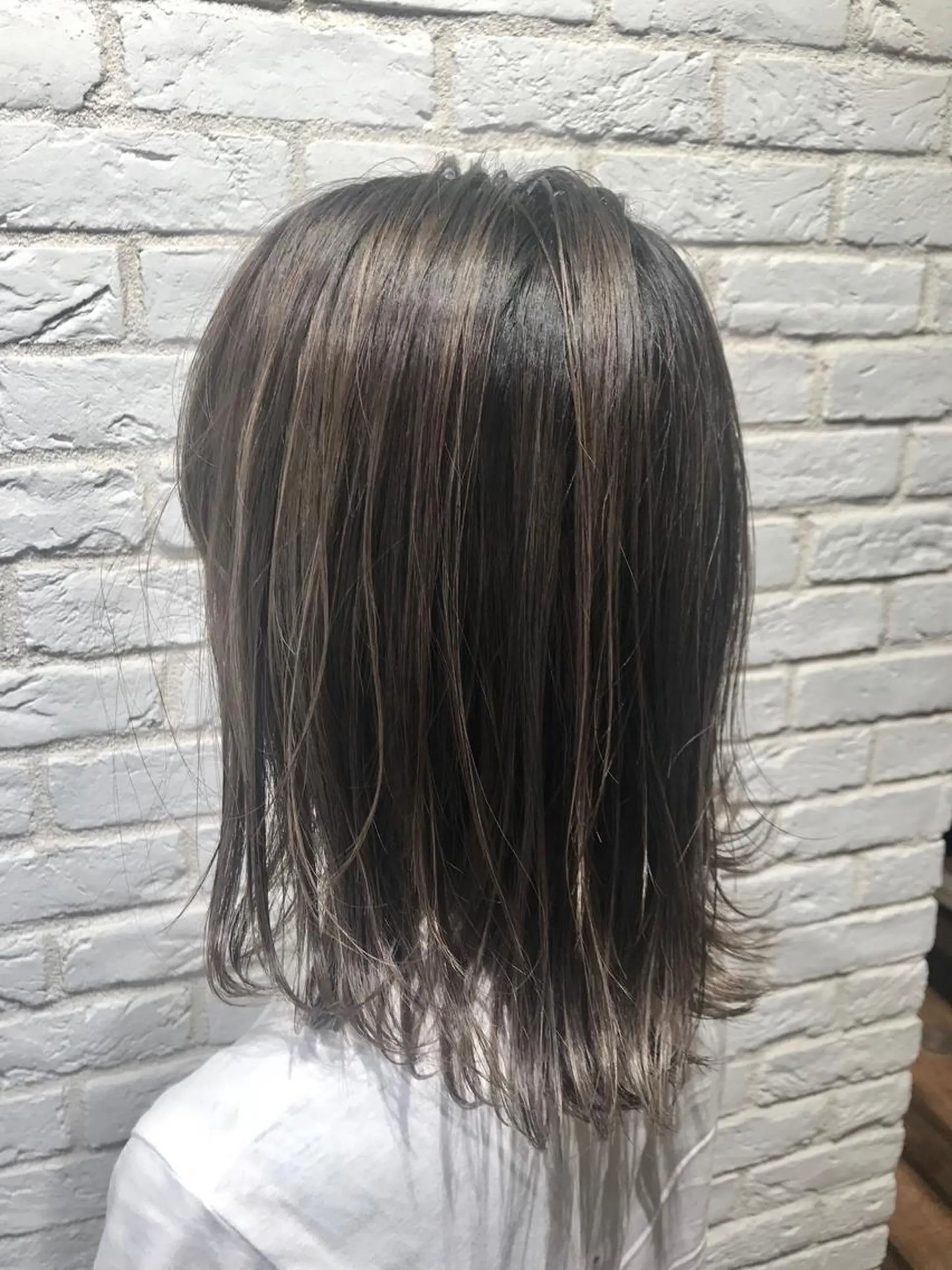 ミディアム カラー ハイライトカラー ハイライト UMEDA FIGAROのヘアスタイル