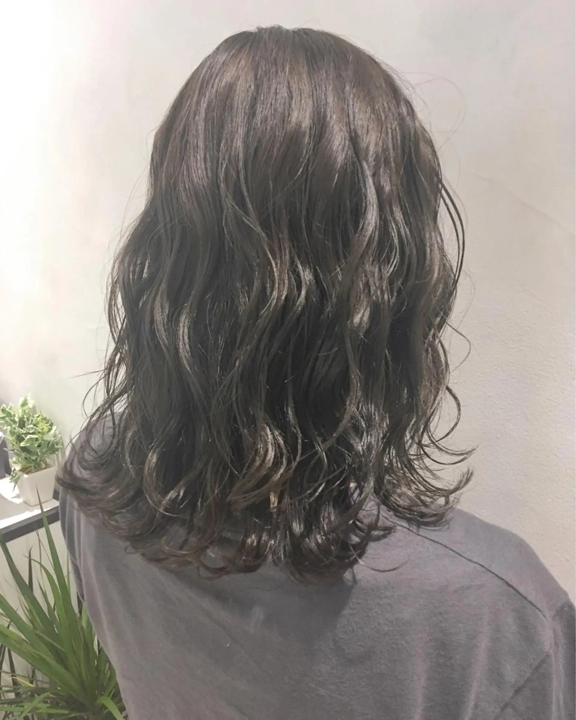 ロング カラー ヘアアレンジ グレージュ エグチ アキラのヘアスタイル
